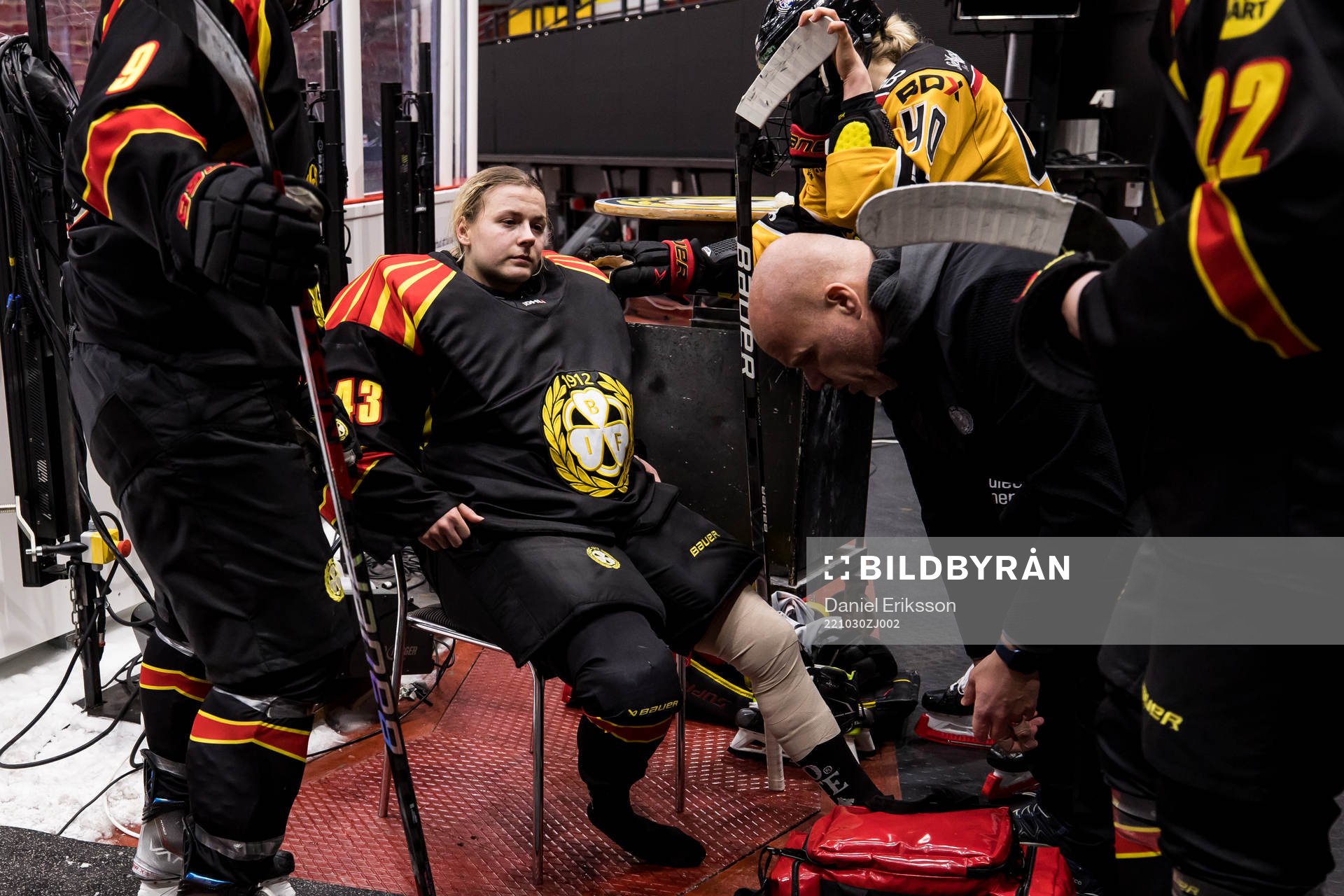 Brynäs målvakt Klara Peslarova skadas