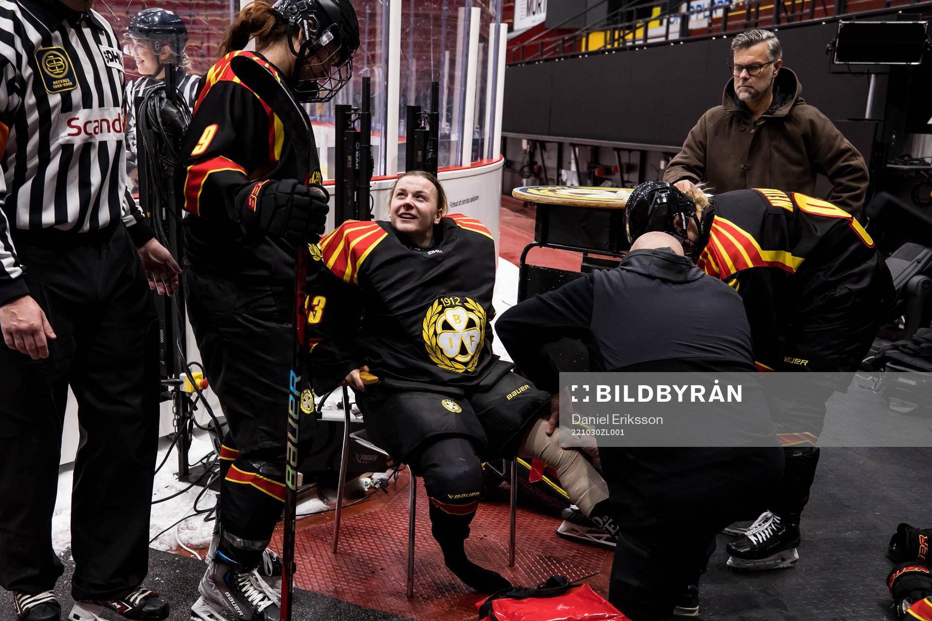 Brynäs målvakt Klara Peslarova skadas