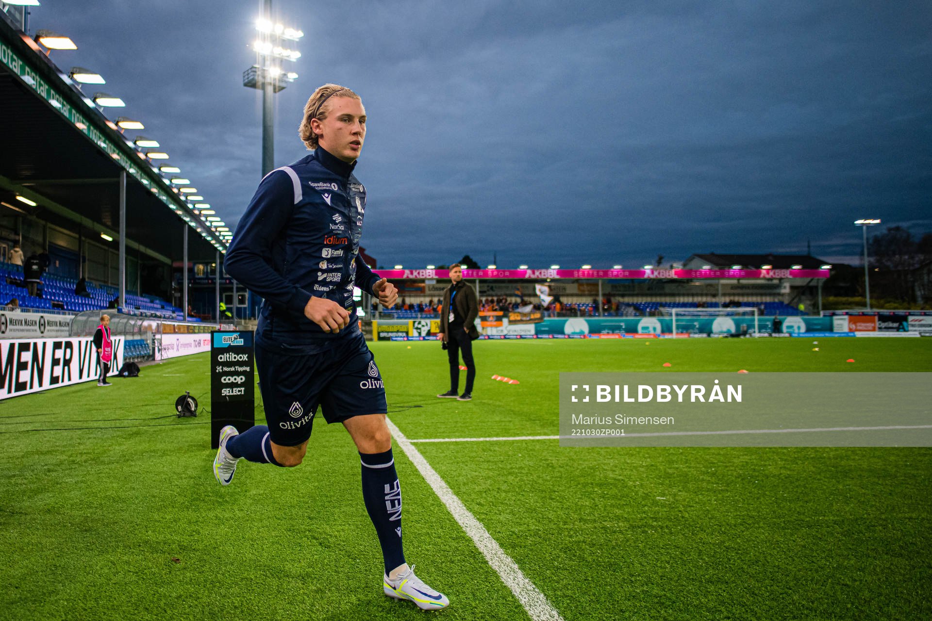 Sander Erik Kartum of Kristiansund warms up