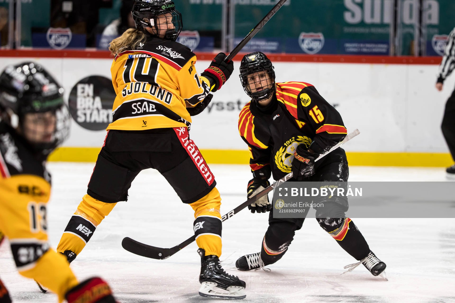 Brynäs Lara Stalder och Luleås Wilma Sjölund