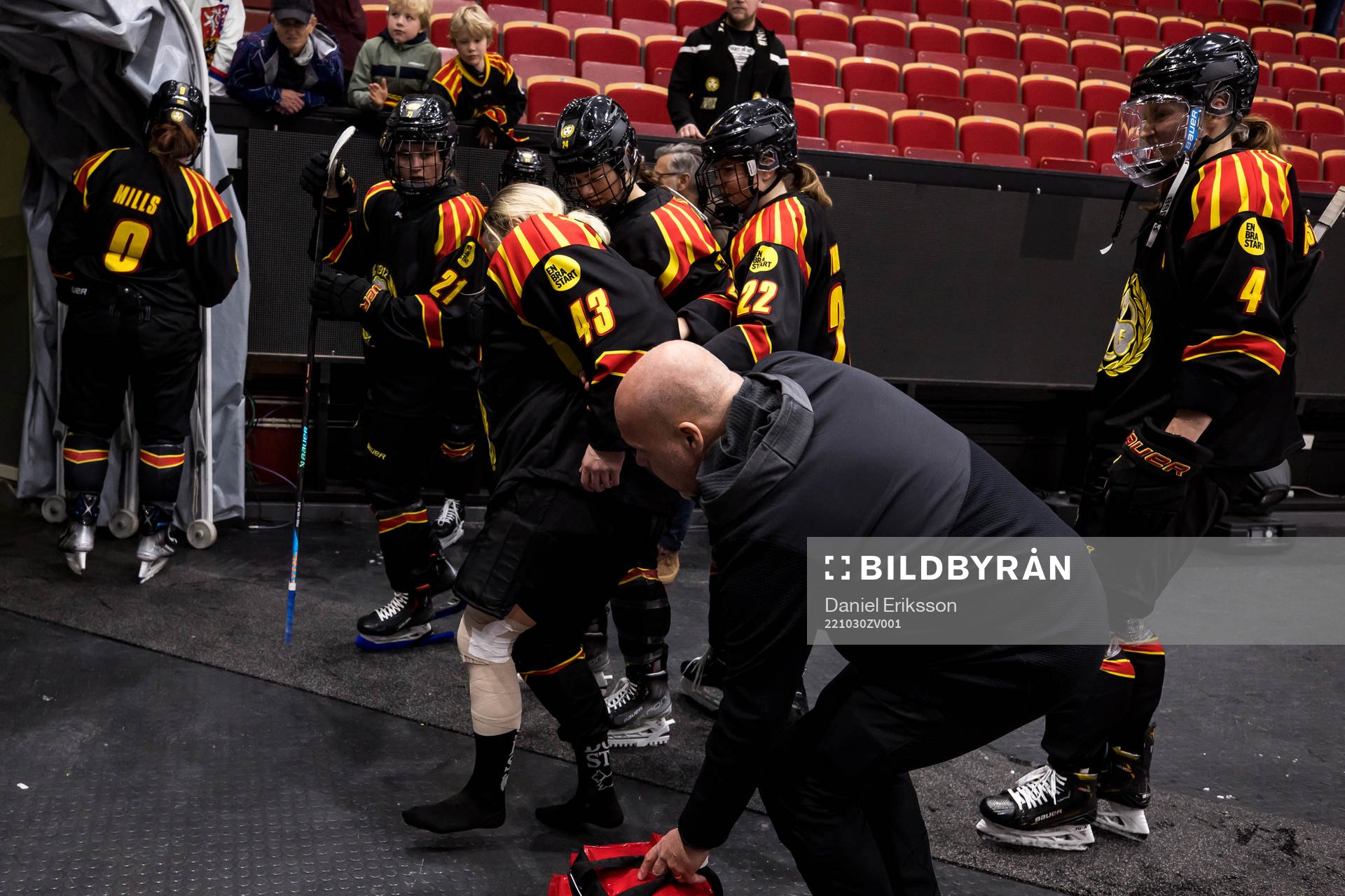 Brynäs målvakt Klara Peslarova skadas