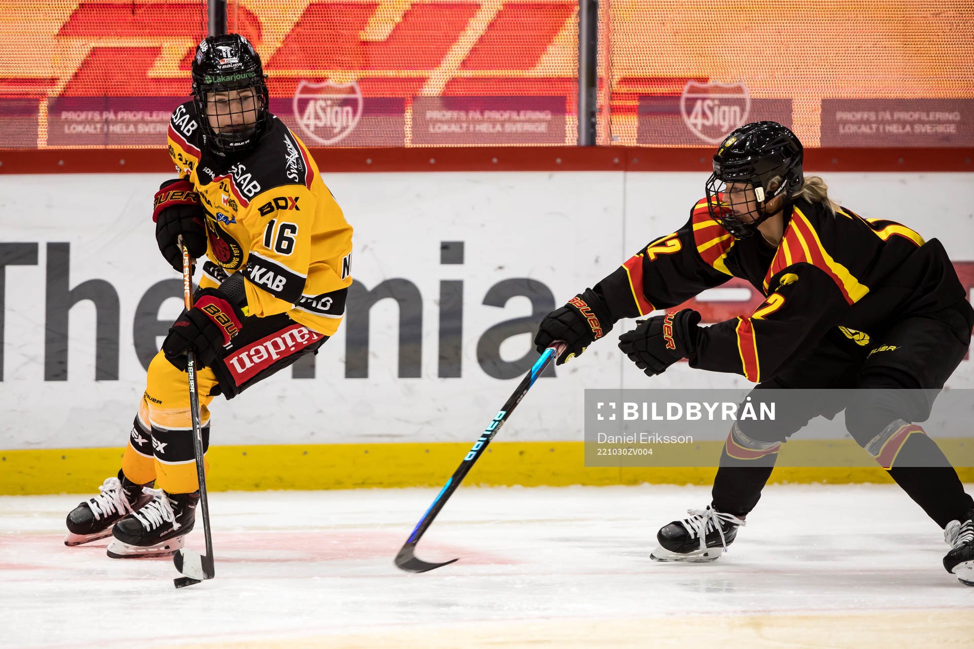 Luleås Petra Nieminen och Brynäs Mina Waxin