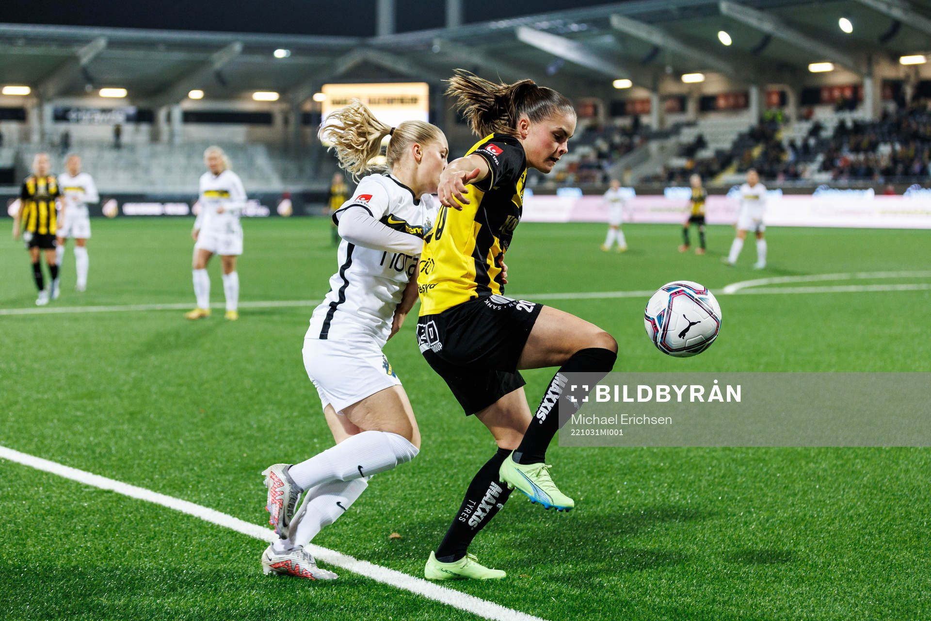 AIKs Emelie Jansson och Häckens Hanna Wijk