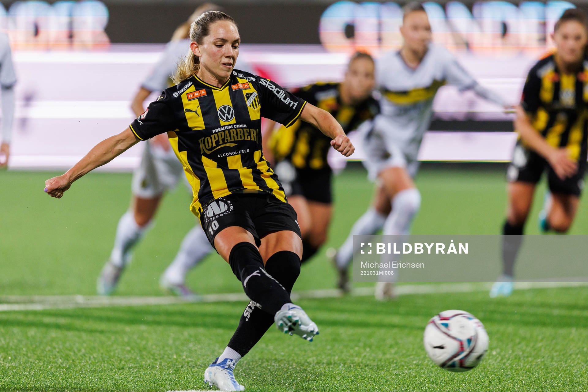 Häckens Elin Rubensson gör 3-1 på straffspark