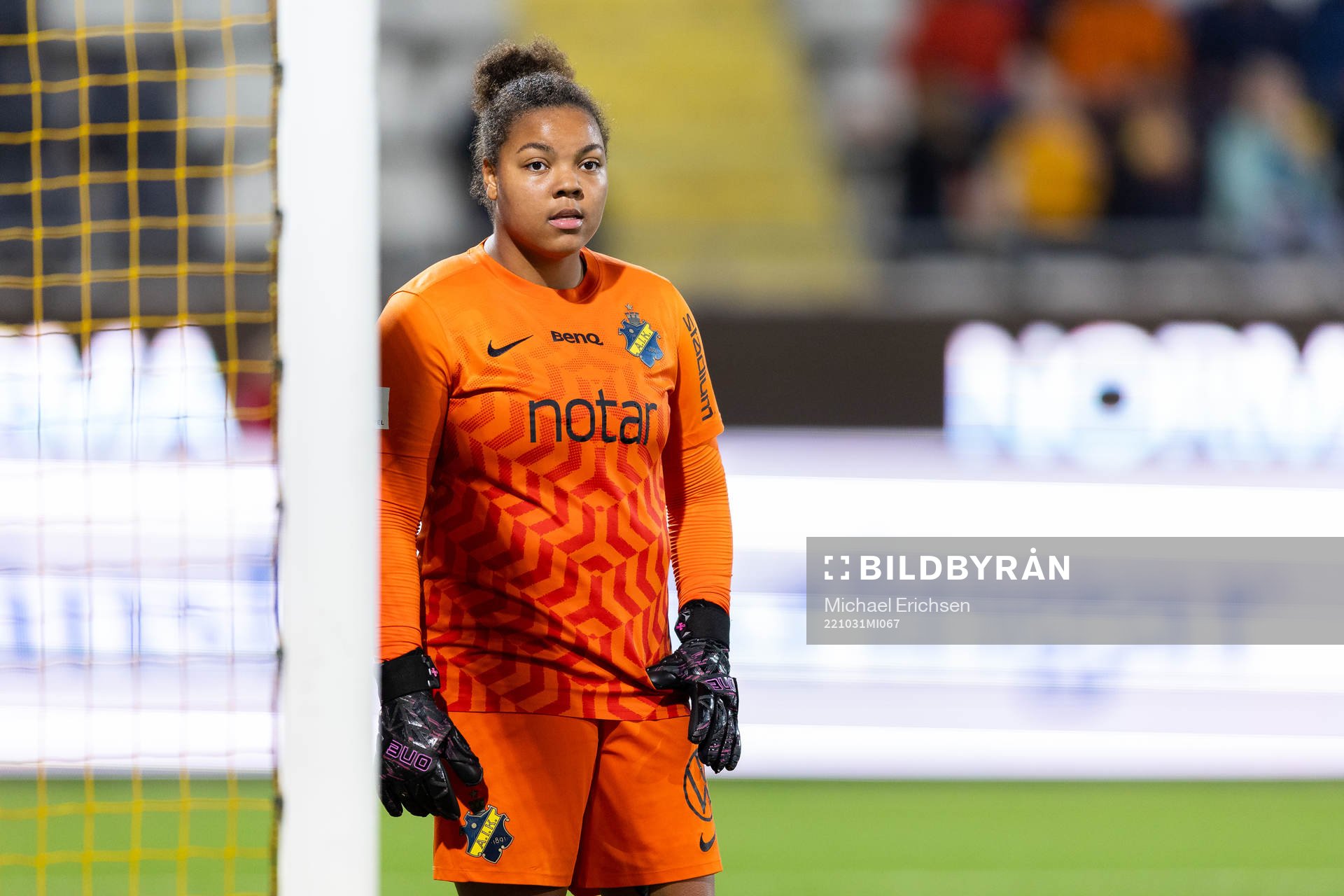 AIKs målvakt Serina Iddrisu Backmark under fotbollsmatchen i Damallsvenskan mellan Häcken och AIK den 31 oktober 2022 i Göteborg. 
