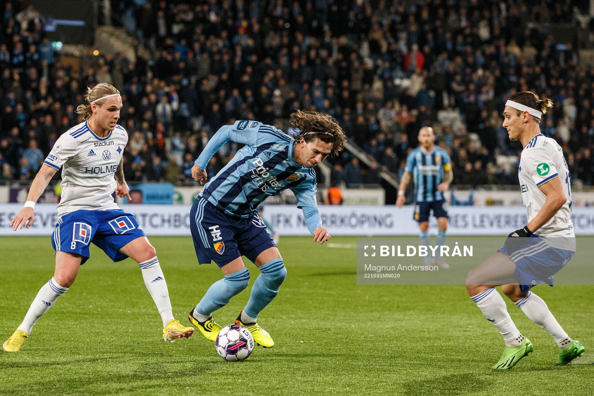 IFK Norrköpings Arnor Sigurdsson och Jonathan Levi mot
