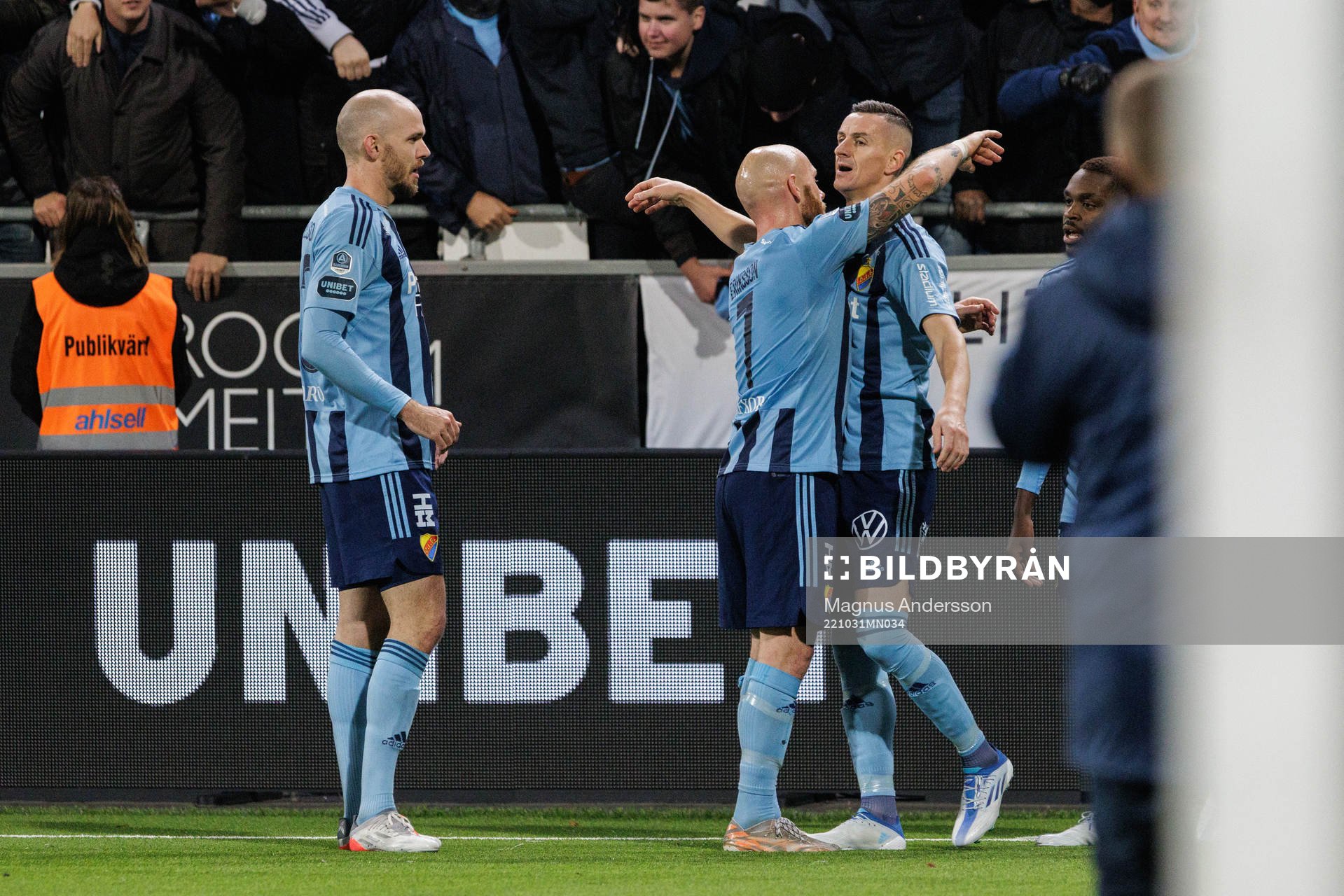 Djurgårdens Haris Radetinac jublar med Magnus Eriksson