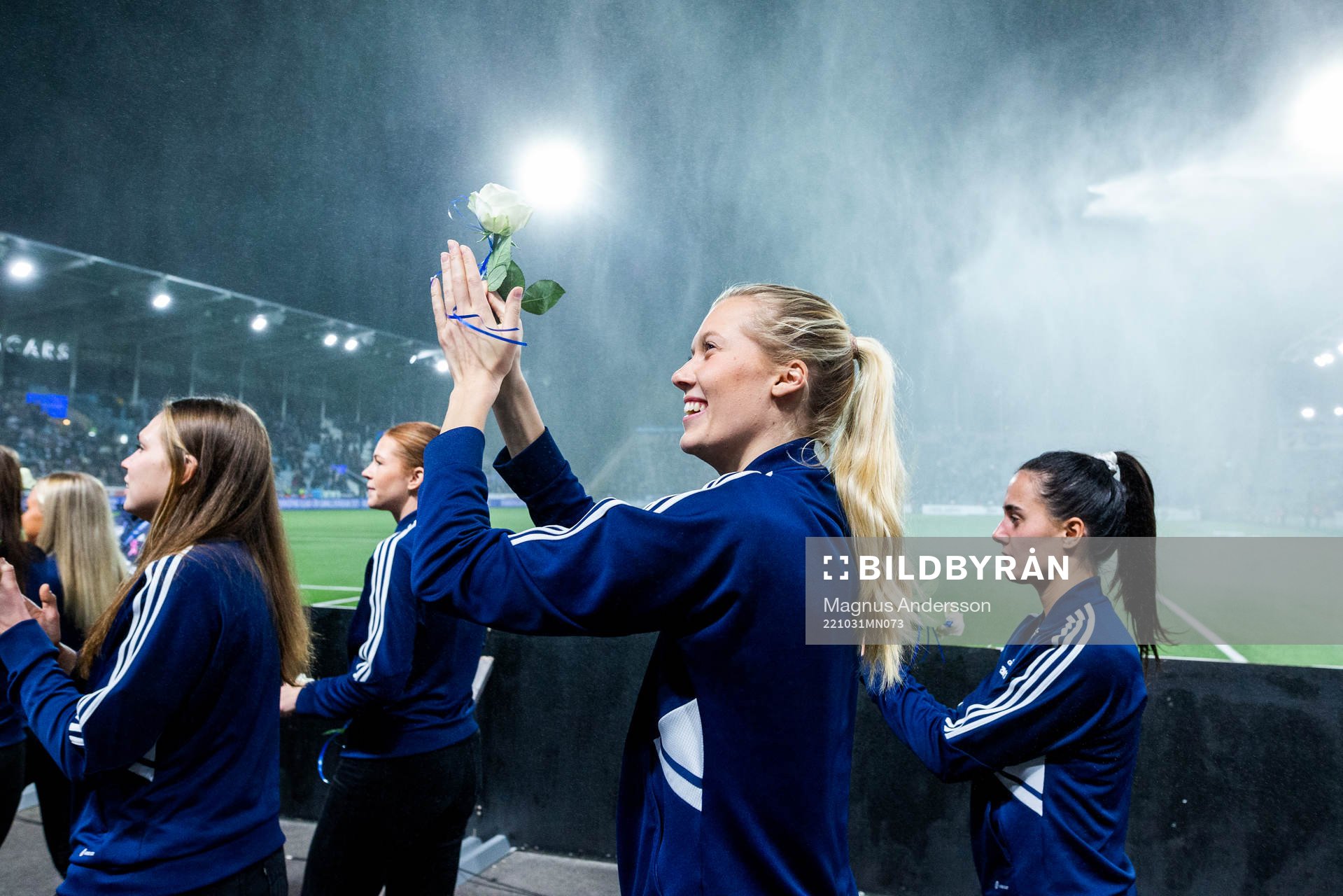 Ebba Handfast firar att IFK Norrköpings damlag spelar i