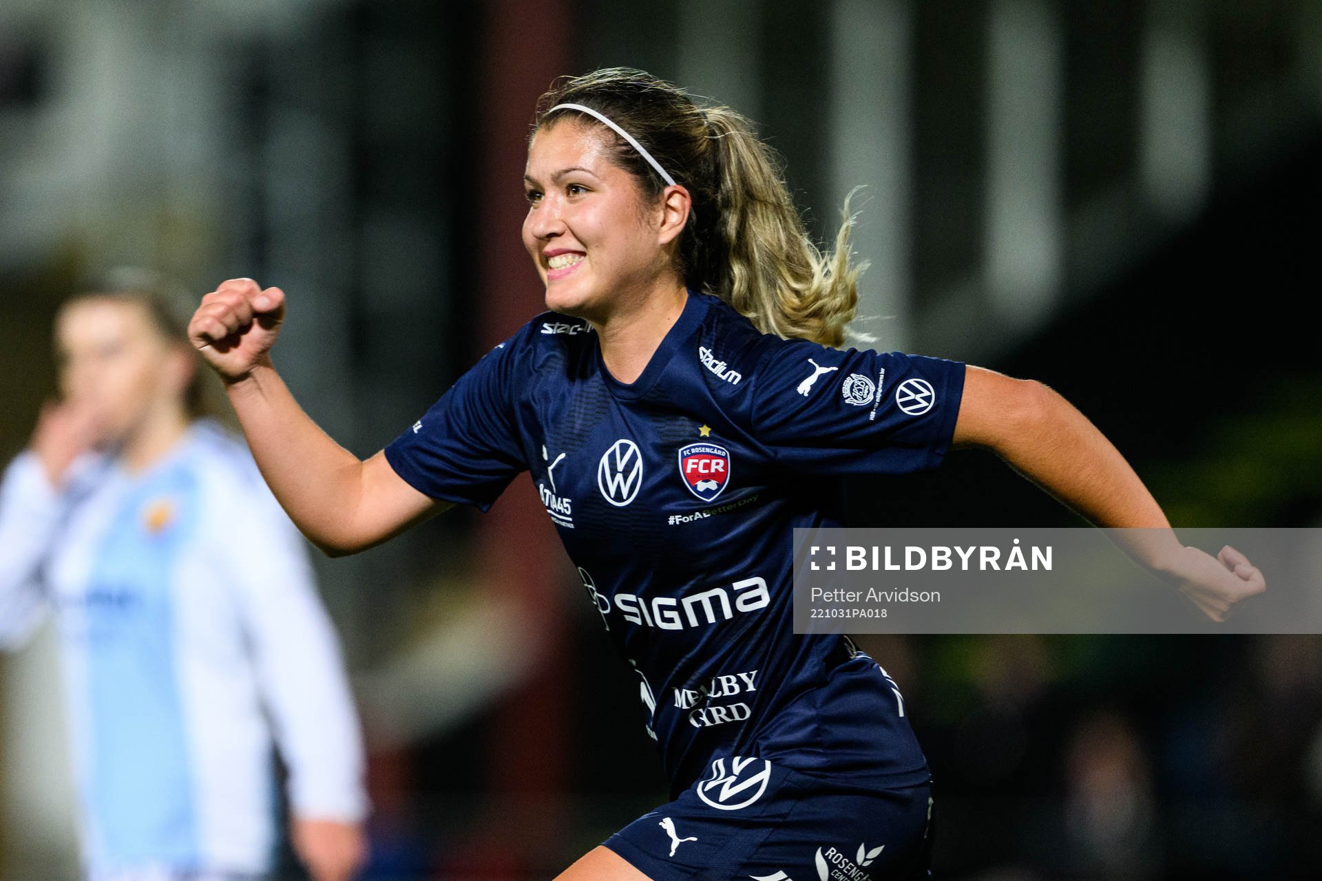 FC Rosengårds Loreta Kullashi jublar