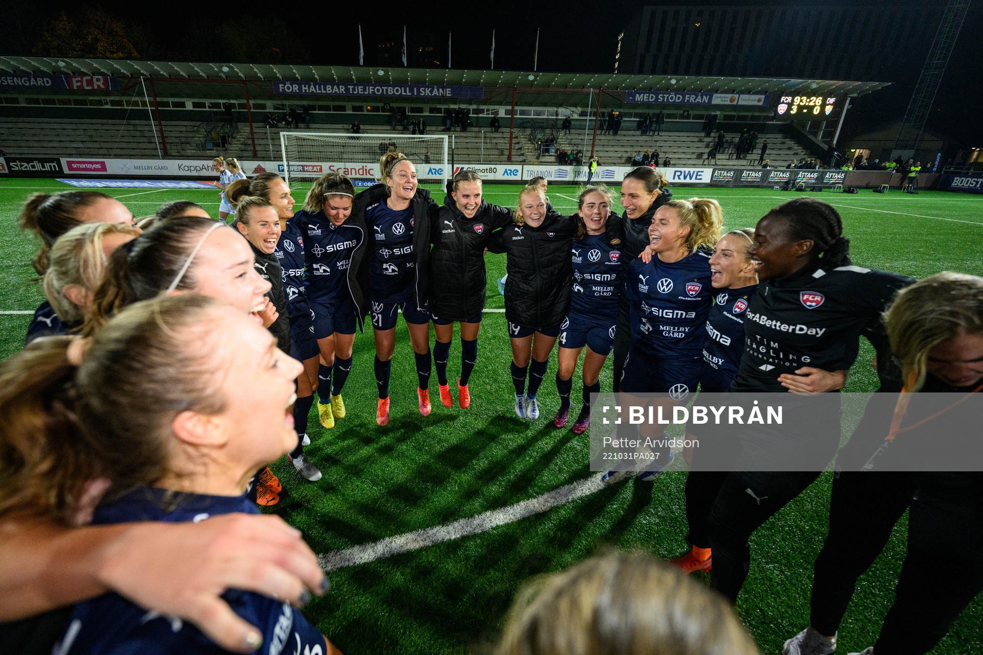 FC Rosengårds spelare jublar