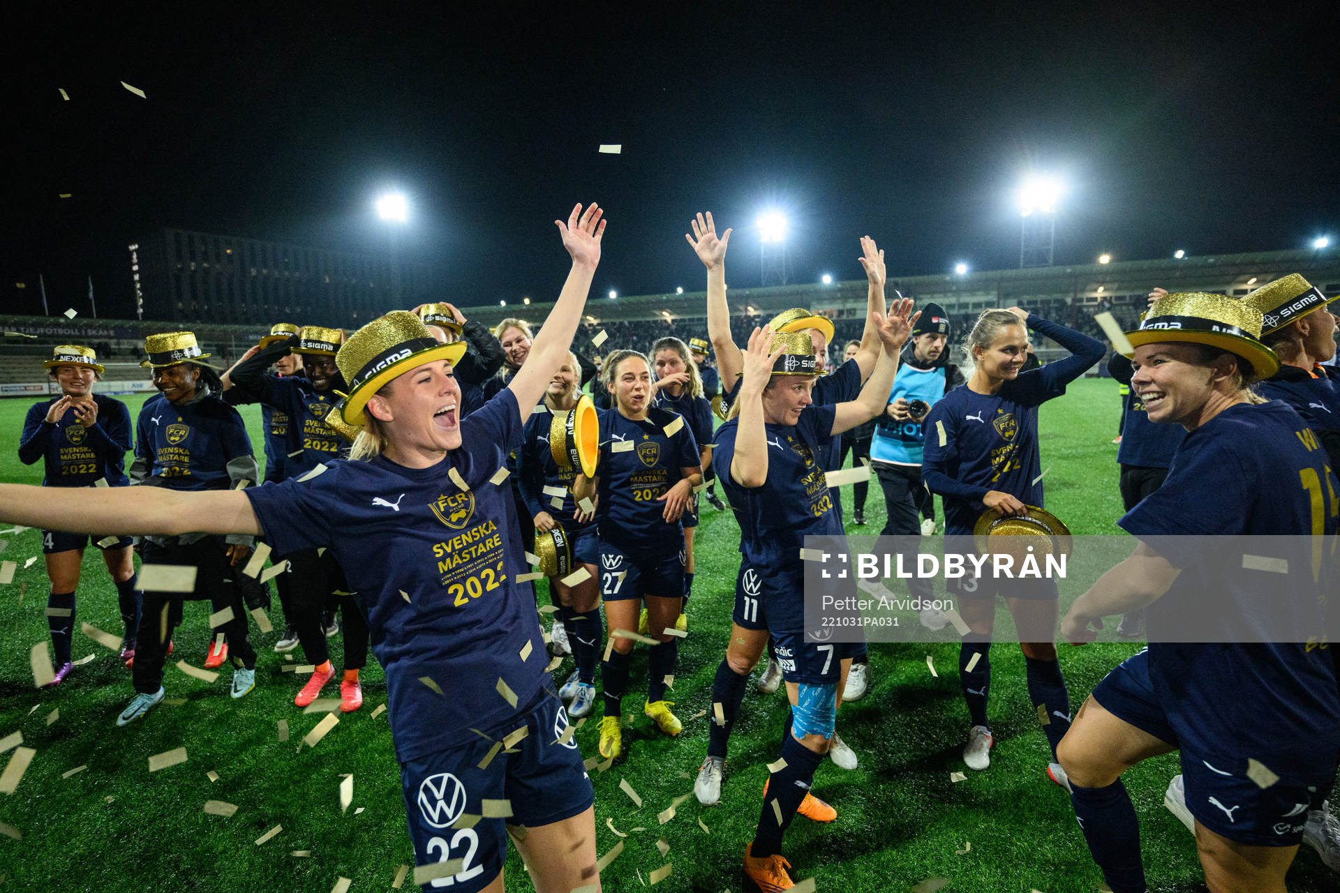 FC Rosengårds Olivia Schough jublar efter fotbollsmatchen i Damallsvenskan mellan FC Rosengård och Djurgården den 31 oktober 2022 i Malmö.