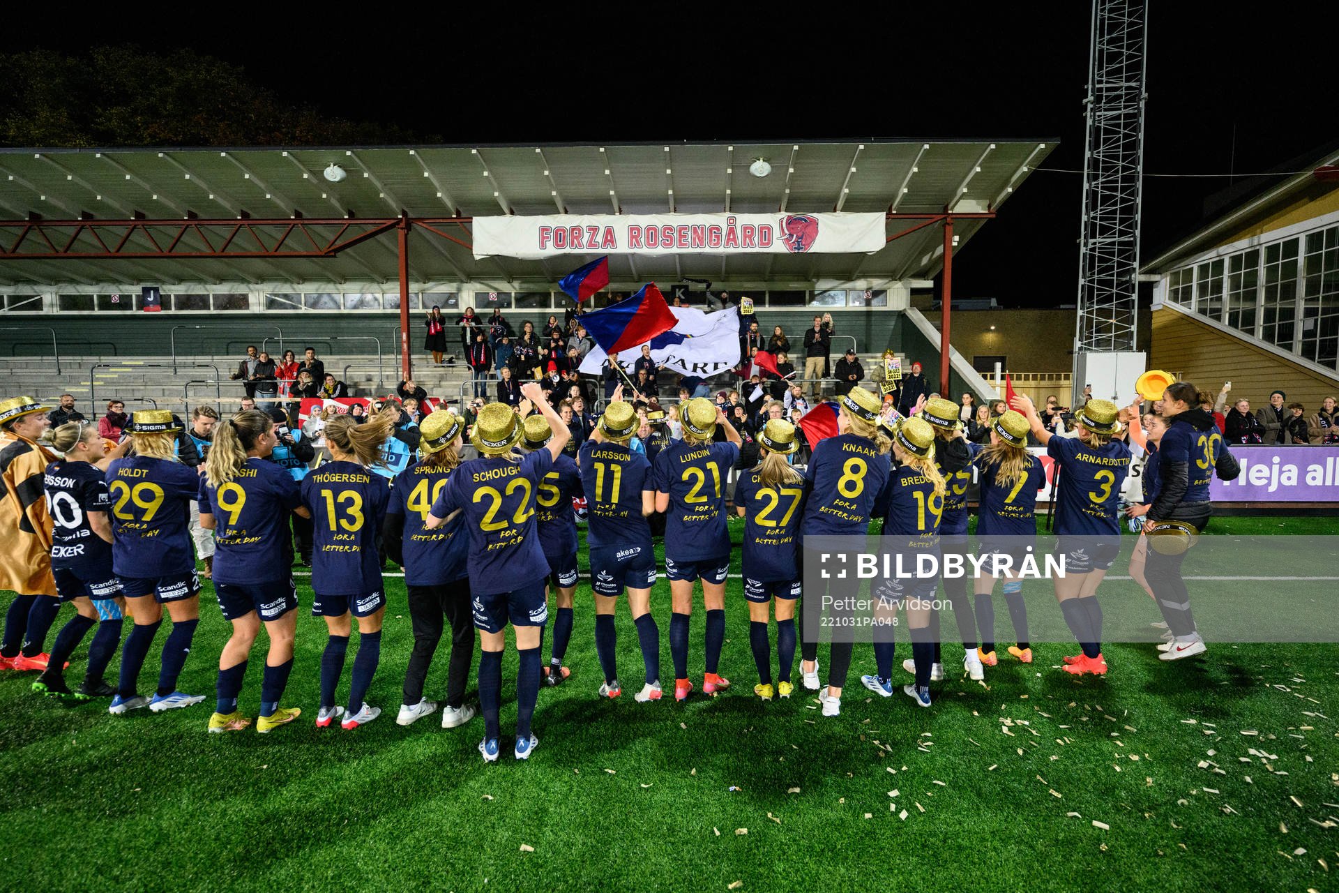 FC Rosengårds spelare jublar