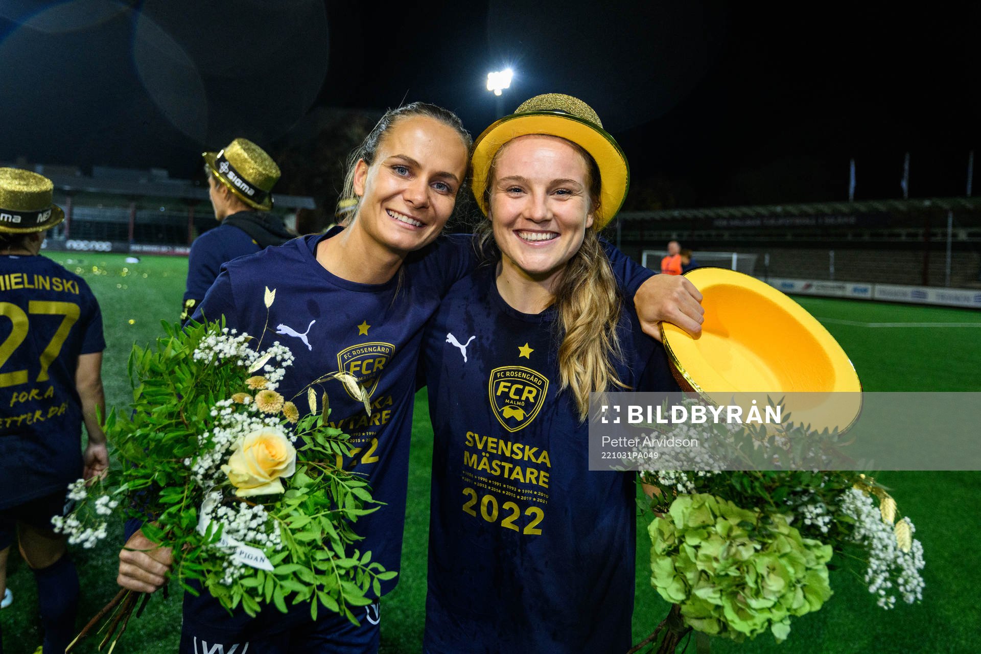 FC Rosengårds Frederikke Thögersen och Fiona Brown jublar