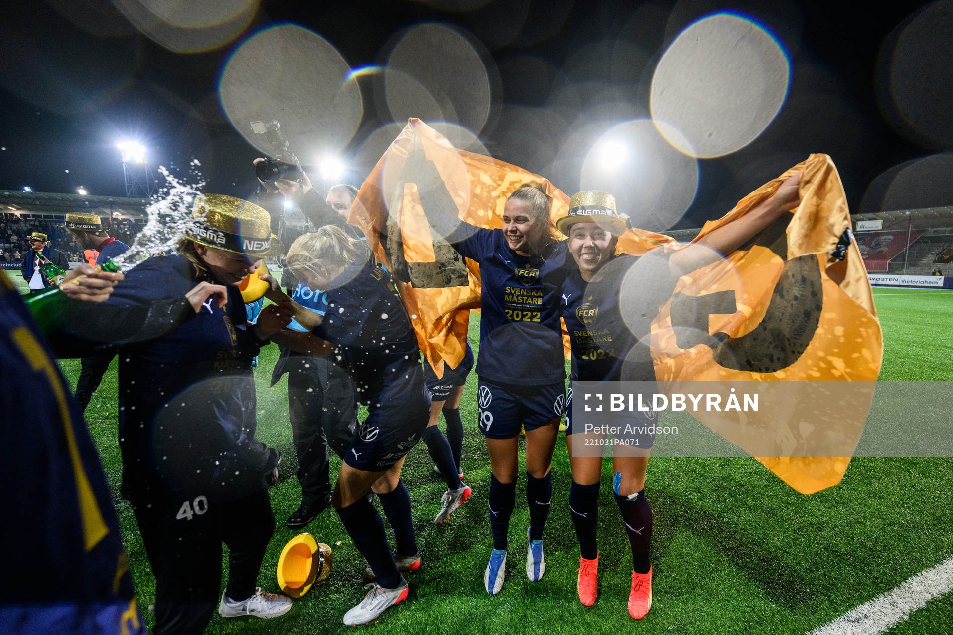 FC Rosengårds spelare jublar