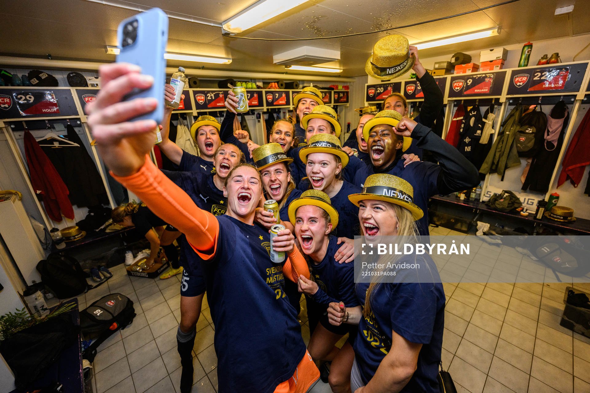 FC Rosengårds spelare jublar