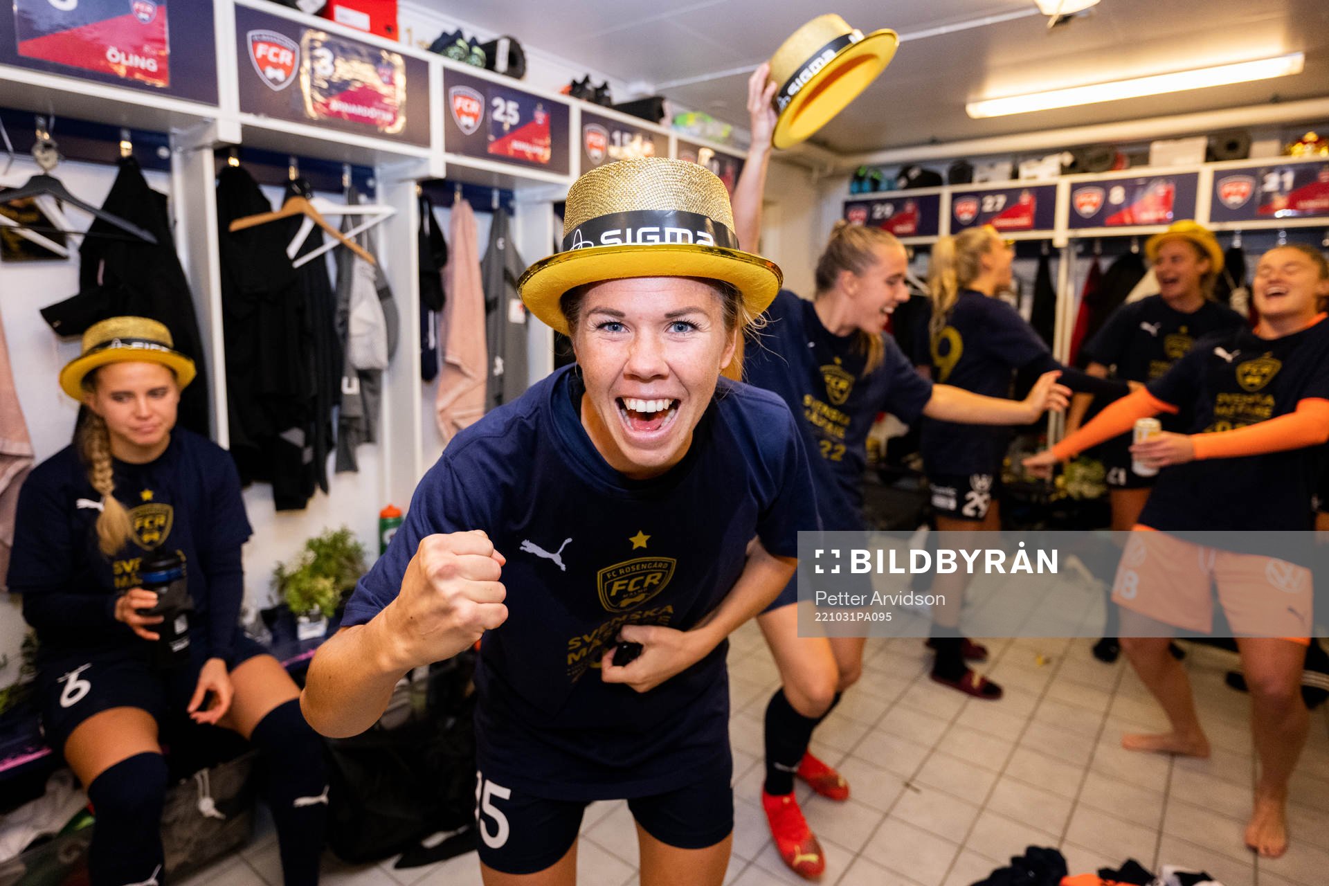 FC Rosengårds Jessica Wik jublar i omklädningsrummet