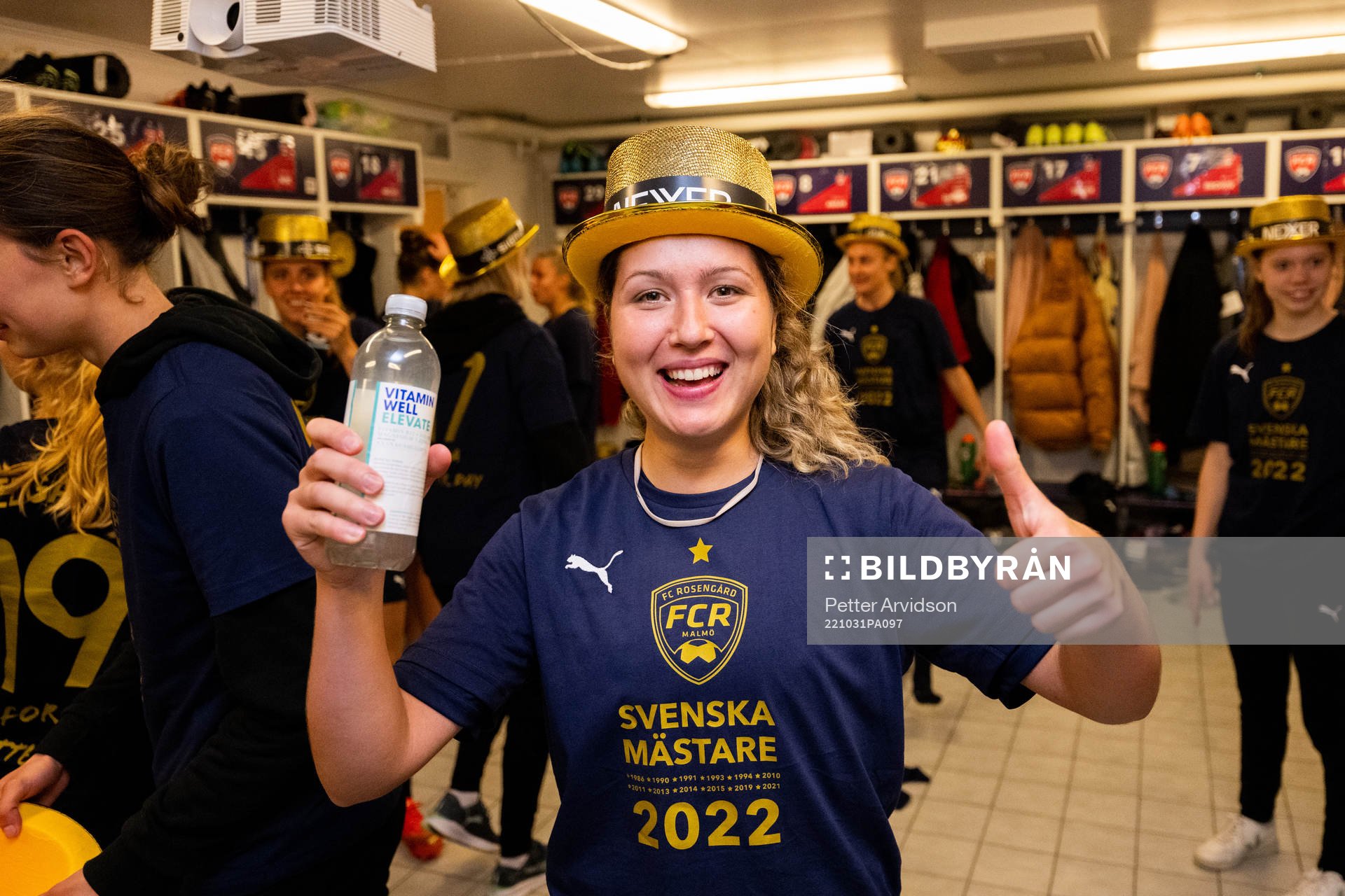 FC Rosengårds Loreta Kullashi jublar i omklädningsrummet