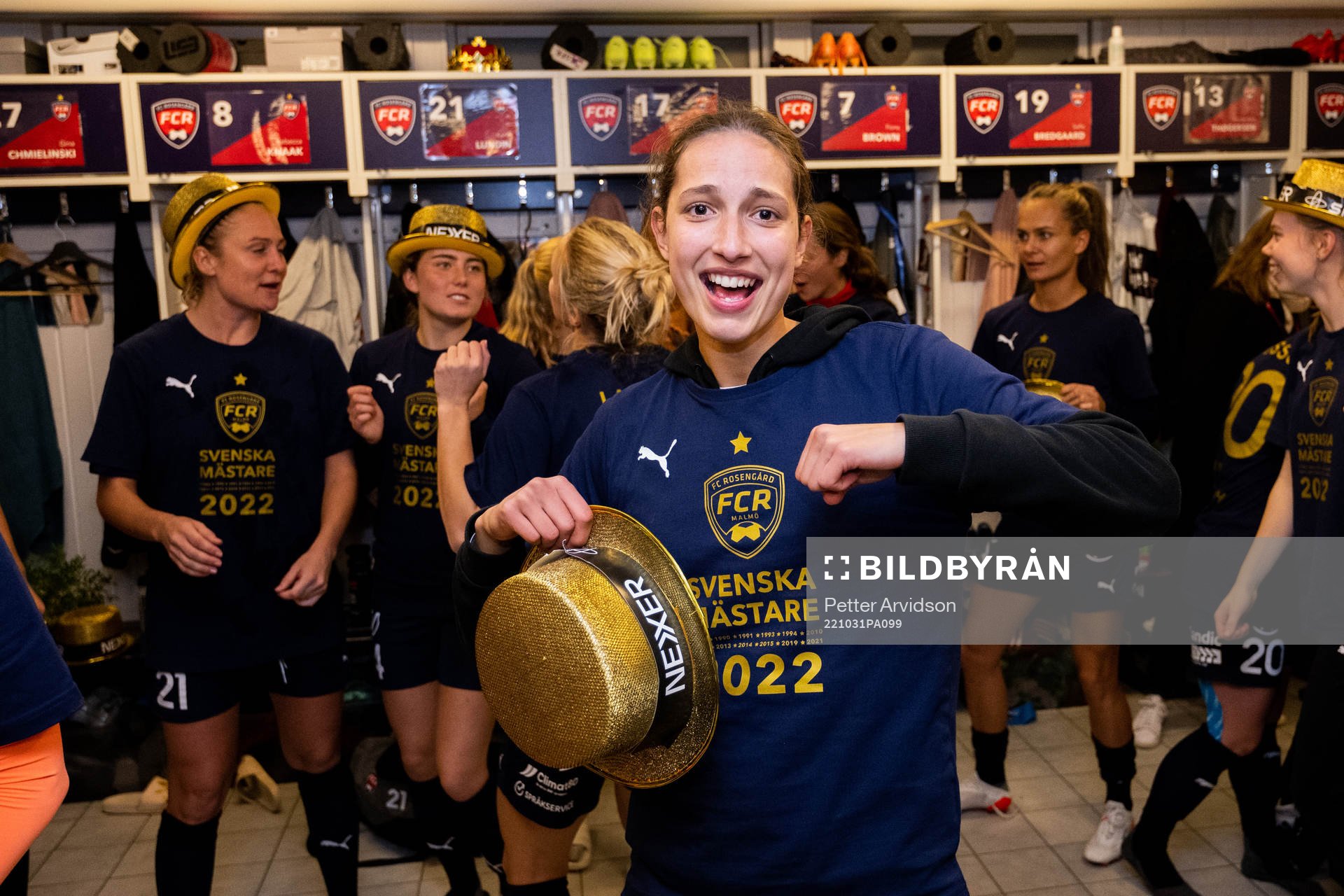 FC Rosengårds målvakt Somea Polozen jublar i