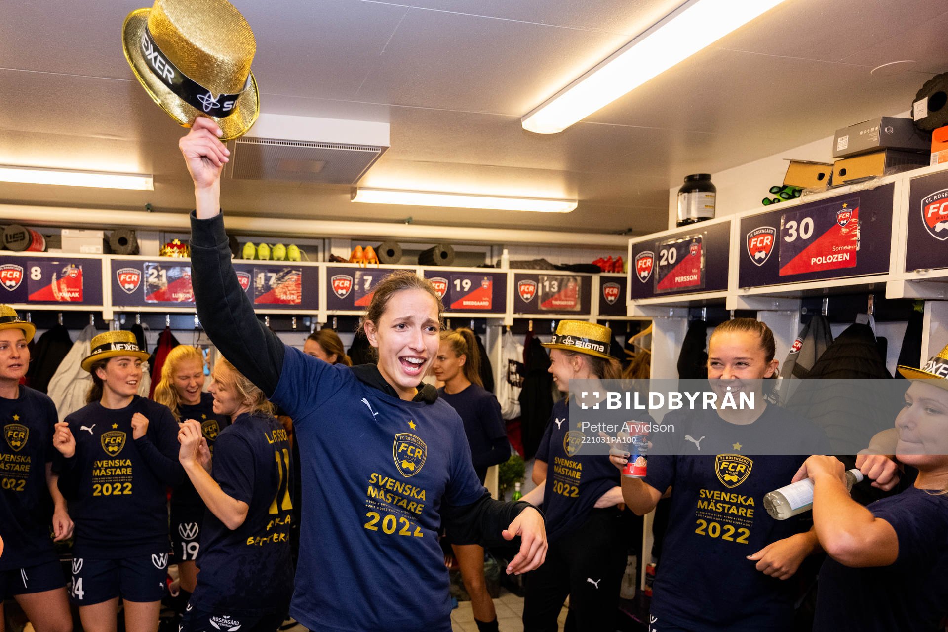 FC Rosengårds målvakt Somea Polozen jublar i