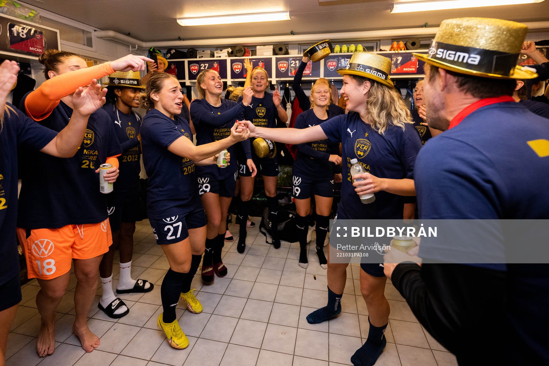 FC Rosengårds Gina Chmielinski och Loreta Kullashi jublar
