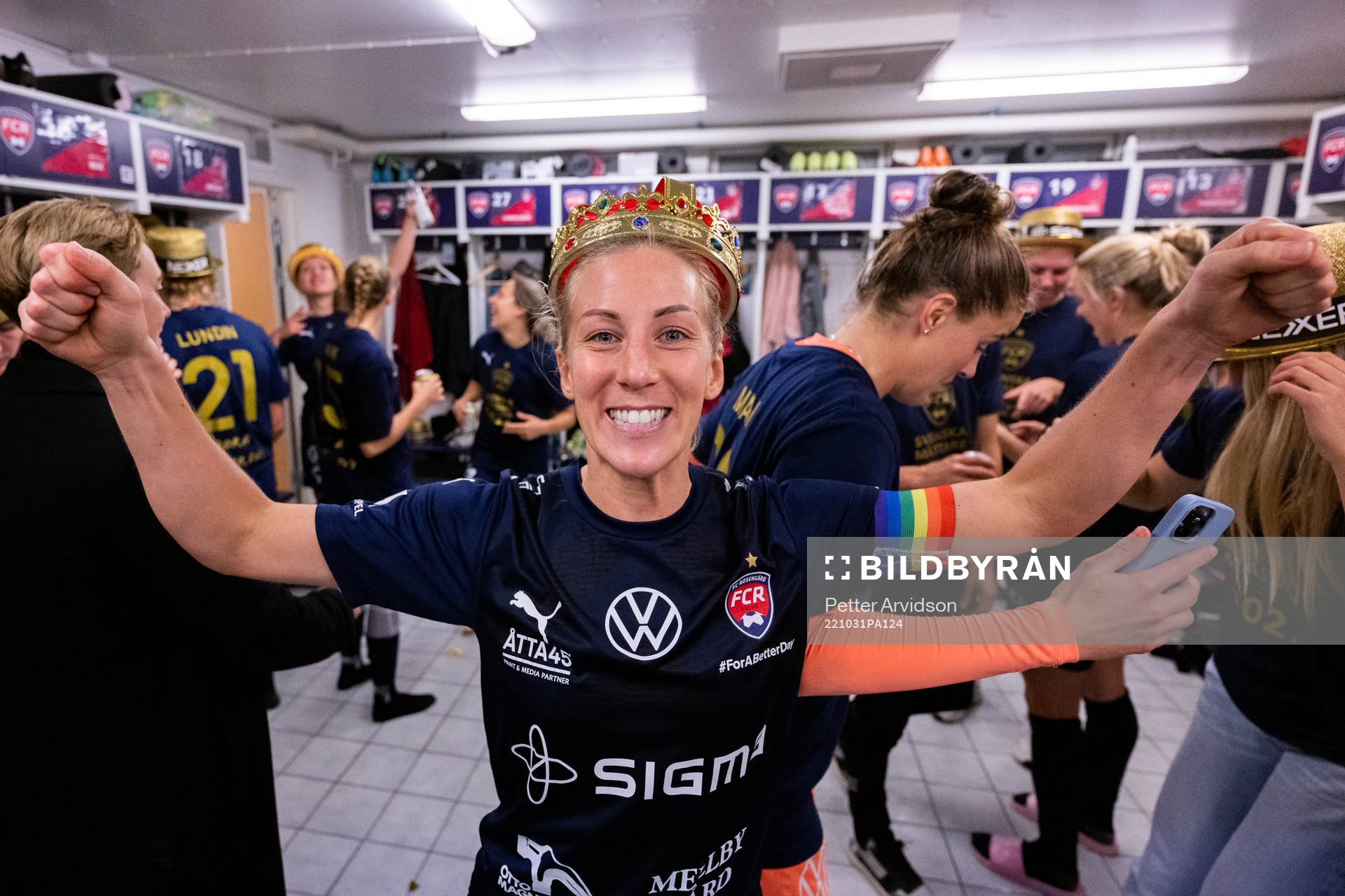 FC Rosengårds Mia Persson jublar i omklädningsrummet