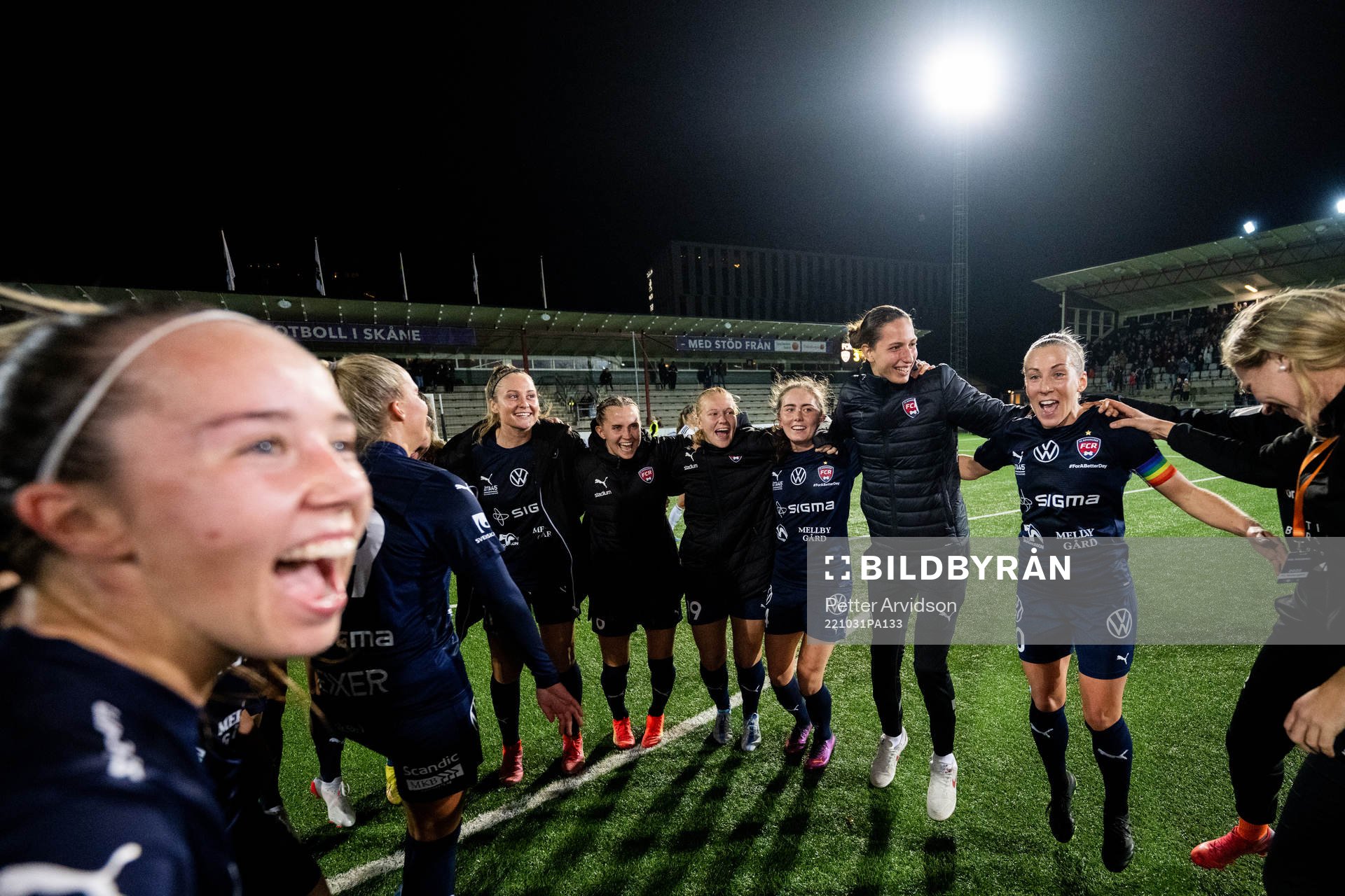 FC Rosengårds spelare jublar