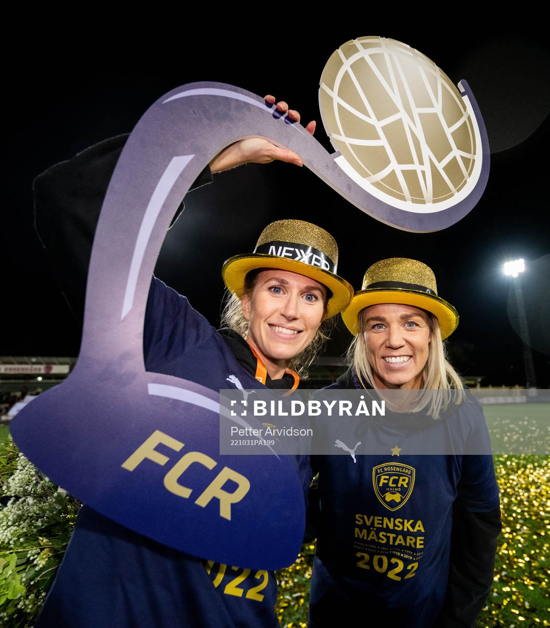 FC Rosengårds Emma Berglund och Caroline Seger jublar med