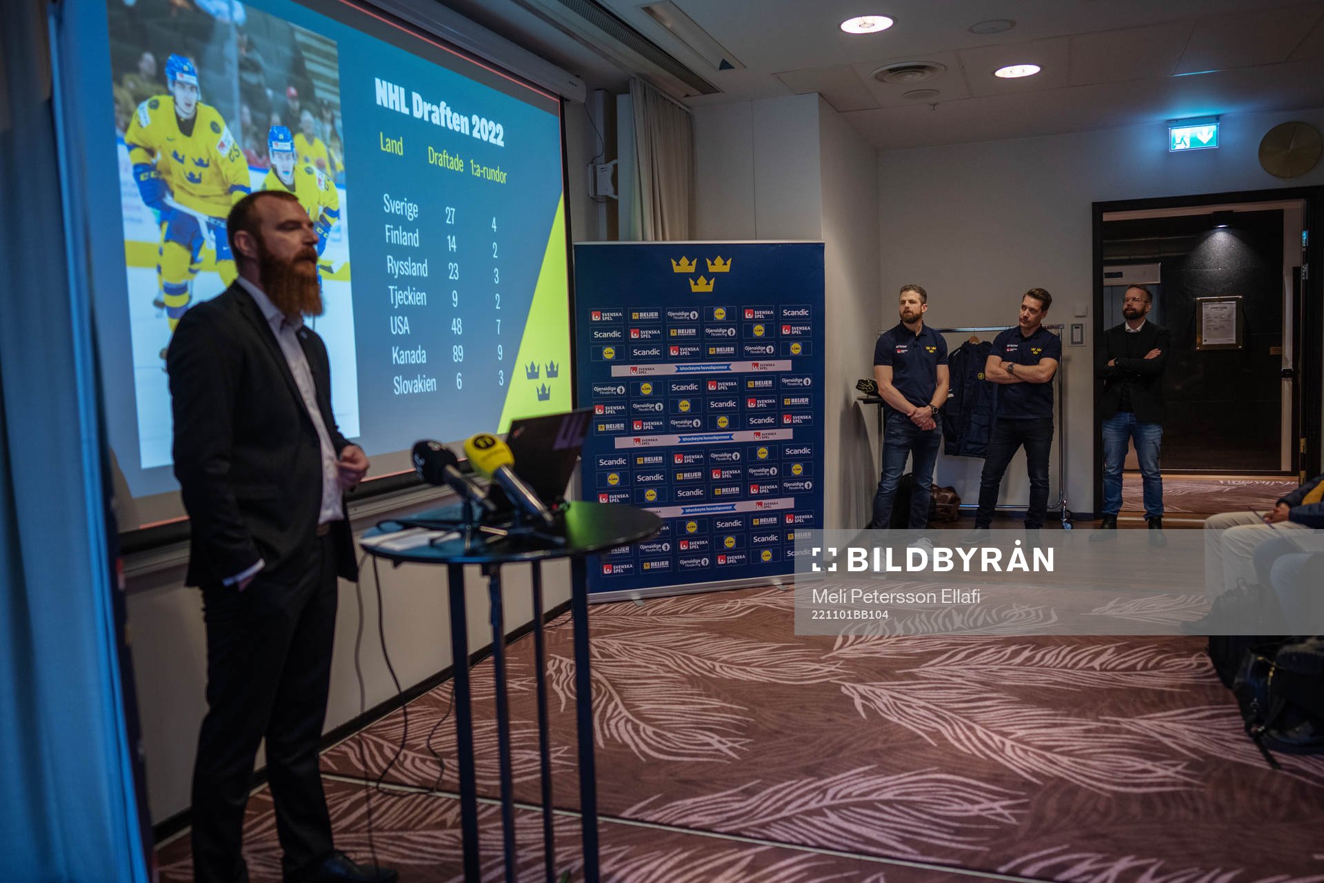 Sveriges förbundskaptener Sam Hallam (t h) och Ulf
