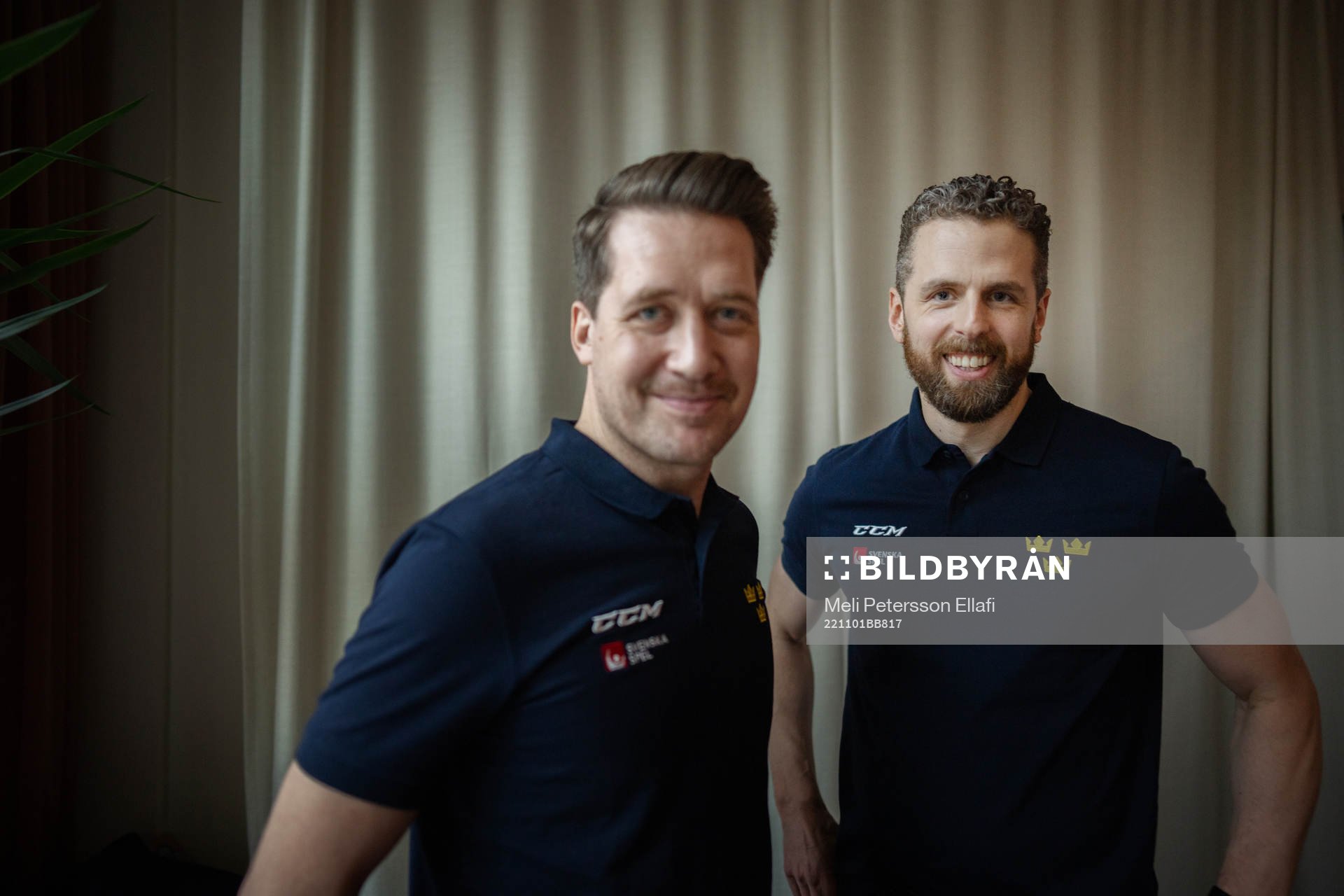 Sveriges förbundskaptener Sam Hallam (herr) och Ulf