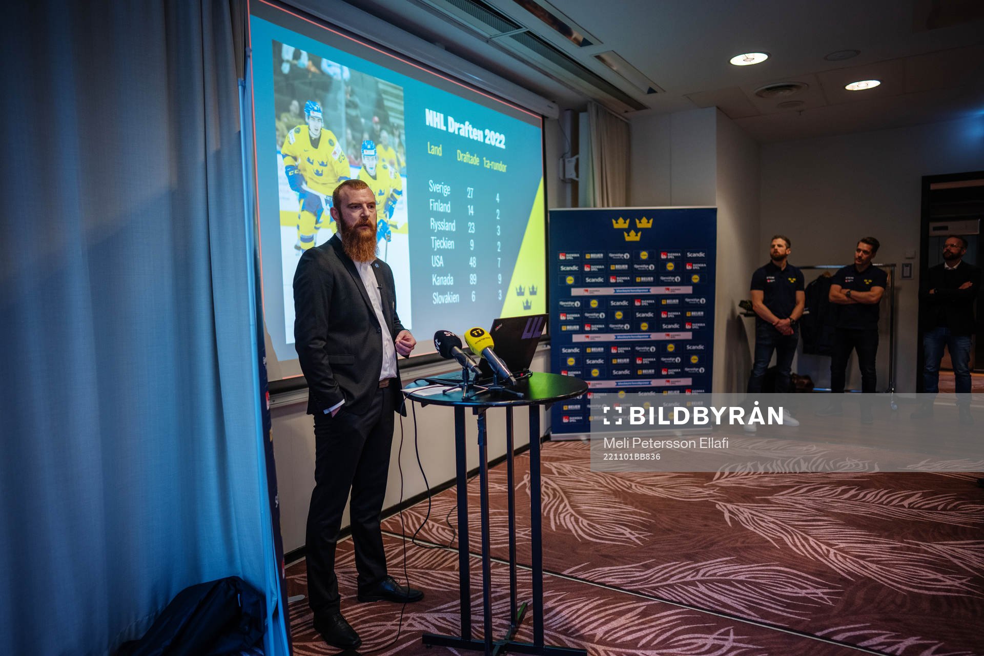 Sveriges förbundskaptener Sam Hallam (t h) och Ulf
