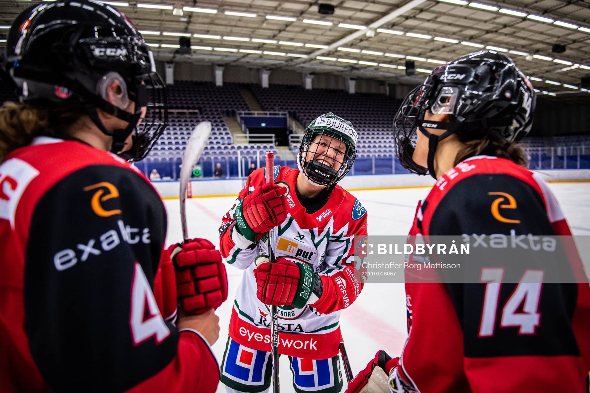 Frölundas Michelle Karvinen i samtal med Malmö Redhawks