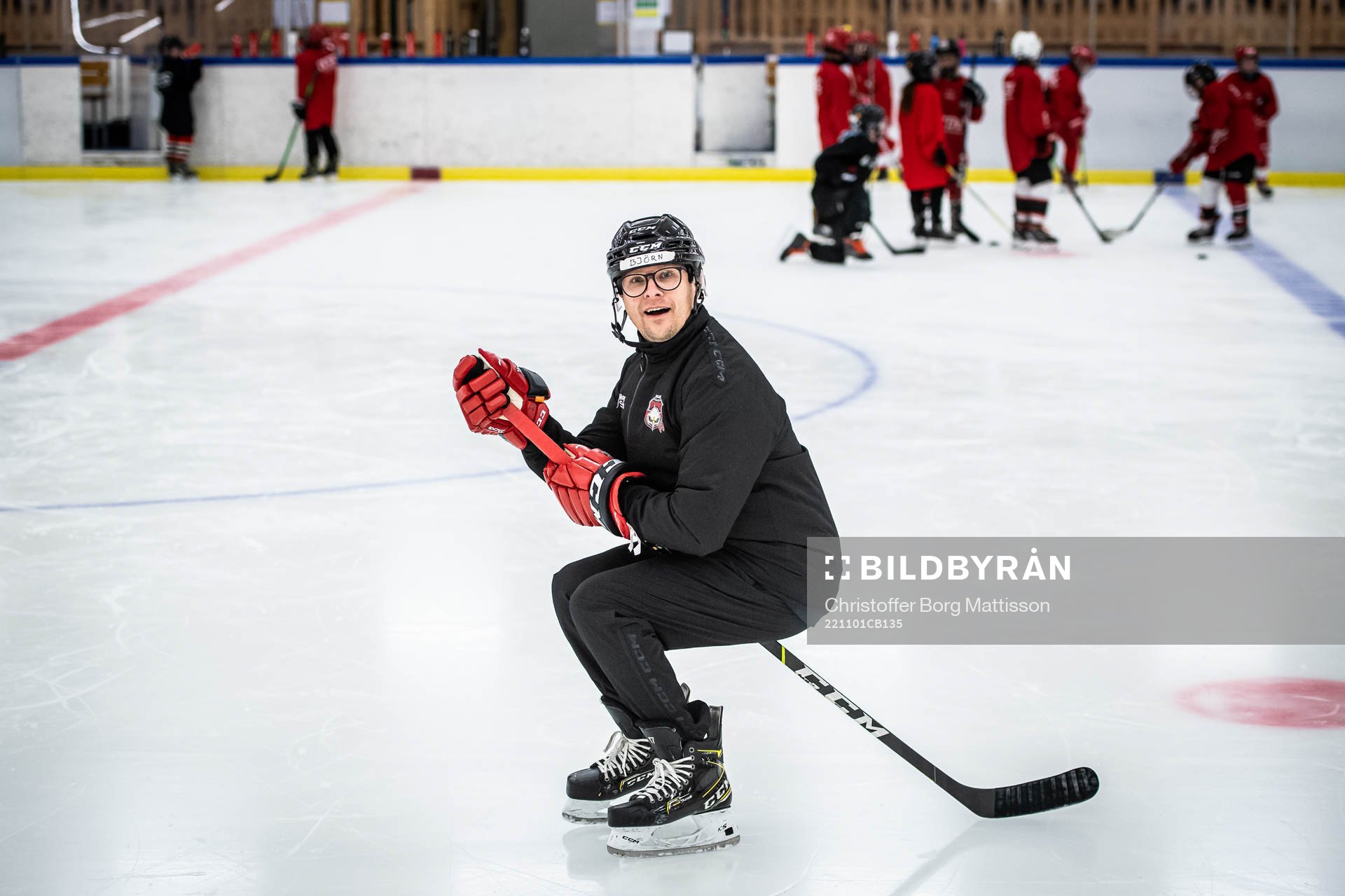 Sportchef Björn Liljander imiterar Dave ”Tiger”