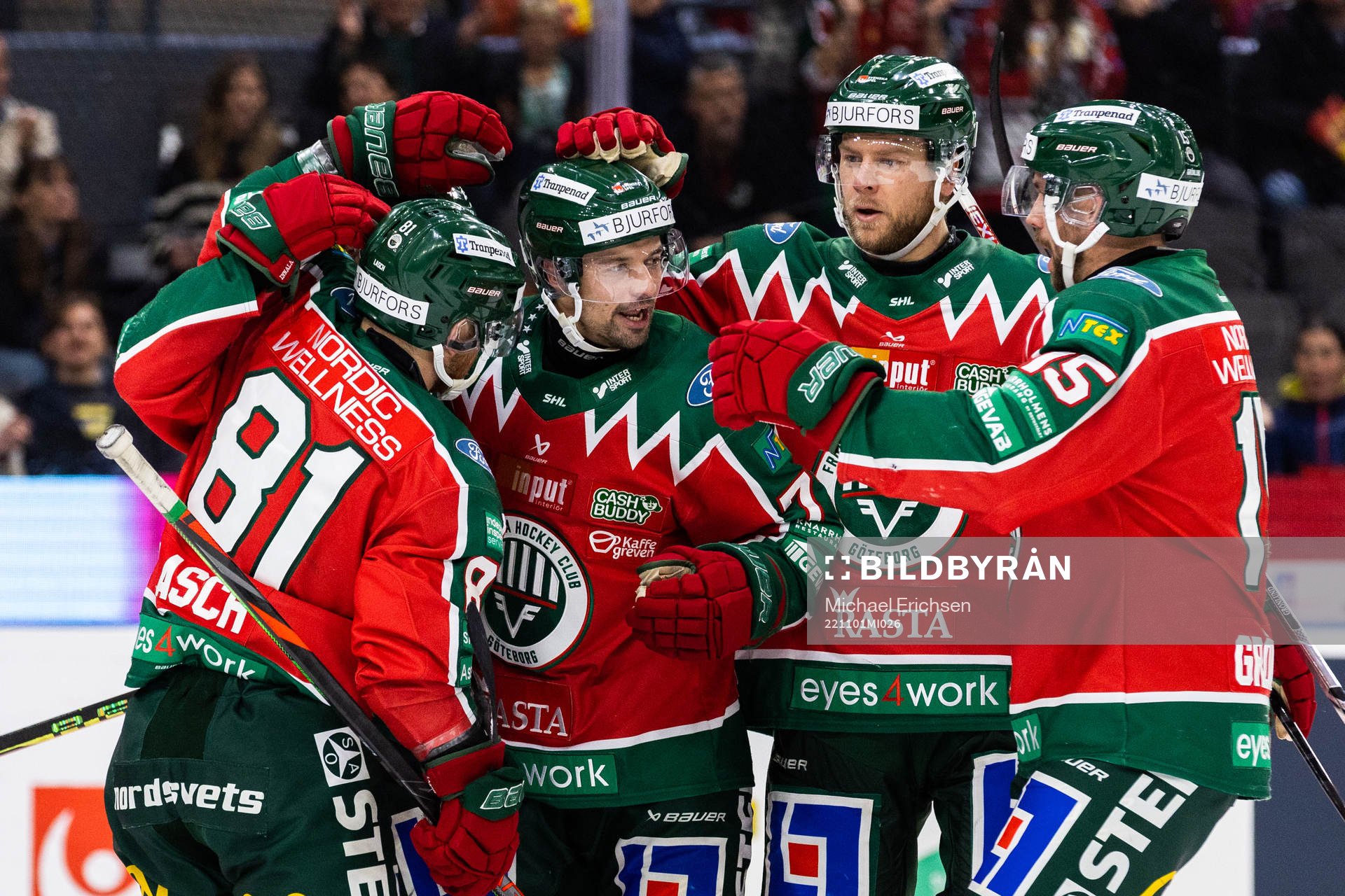 Frölundas Patrik Carlsson jublar med lagkamrater