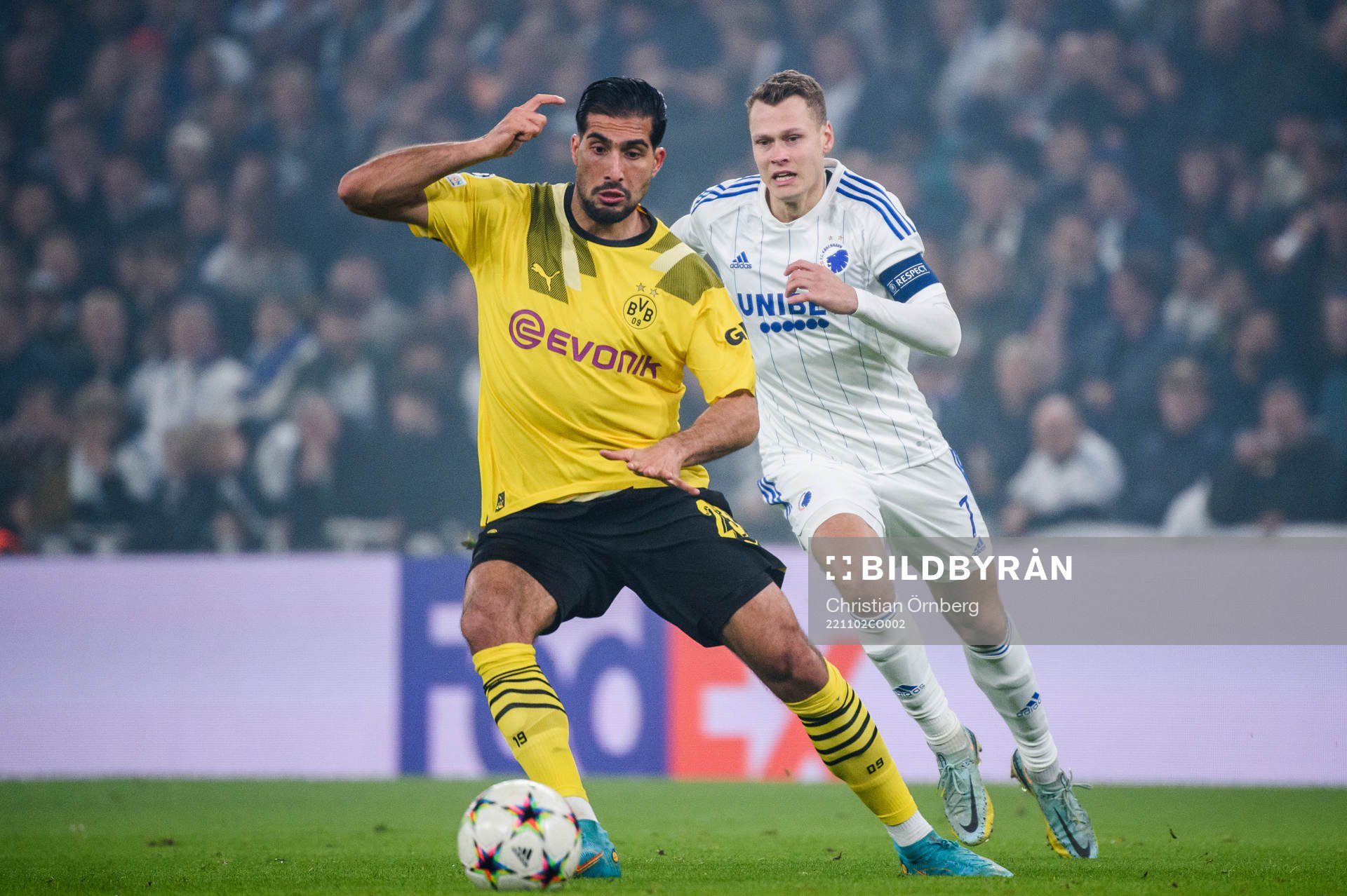 Jude Bellingham of Dortmund and Viktor Claesson of FC