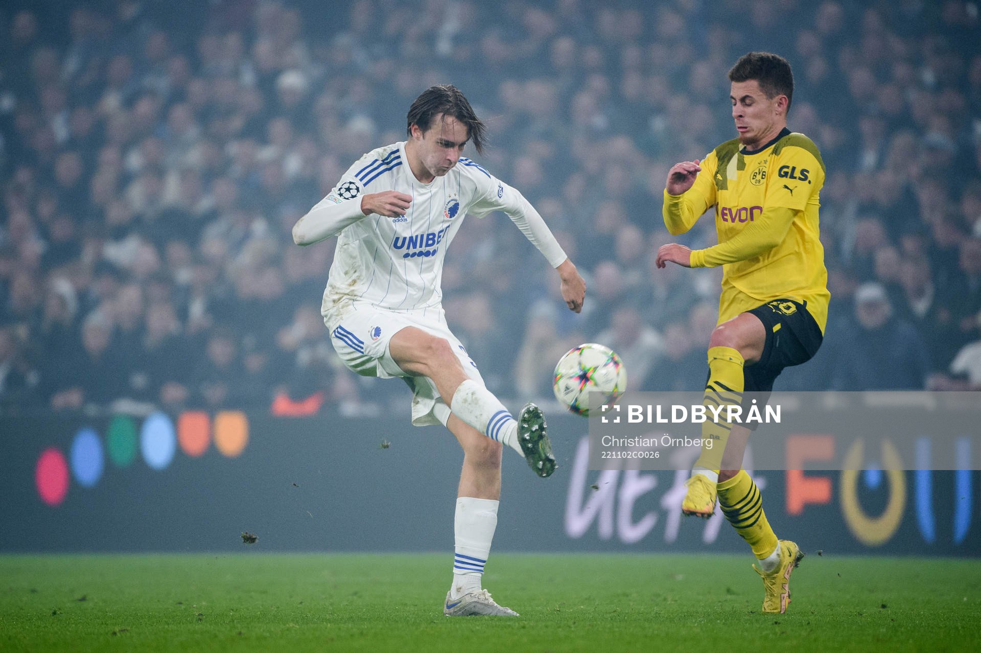 William Clem of FC Copenhagen and Thorgan Hazard of Dortmund during the UEFA Champions League football match between FC Copenhagen and Dortmund on November 2, 2022 in Copenhagen. 