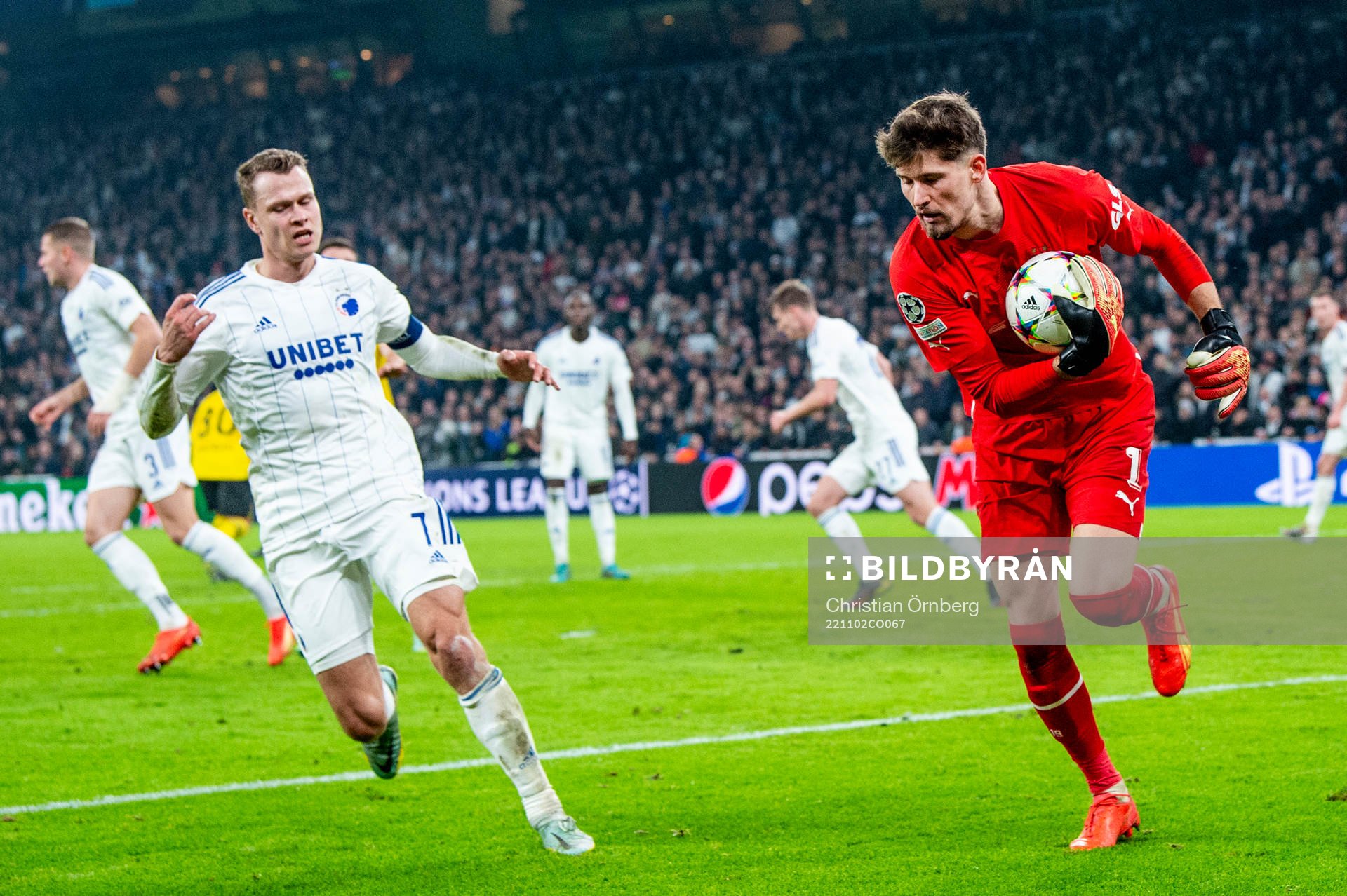 Viktor Claesson of FC Copenhagen and Gregor Kobel of