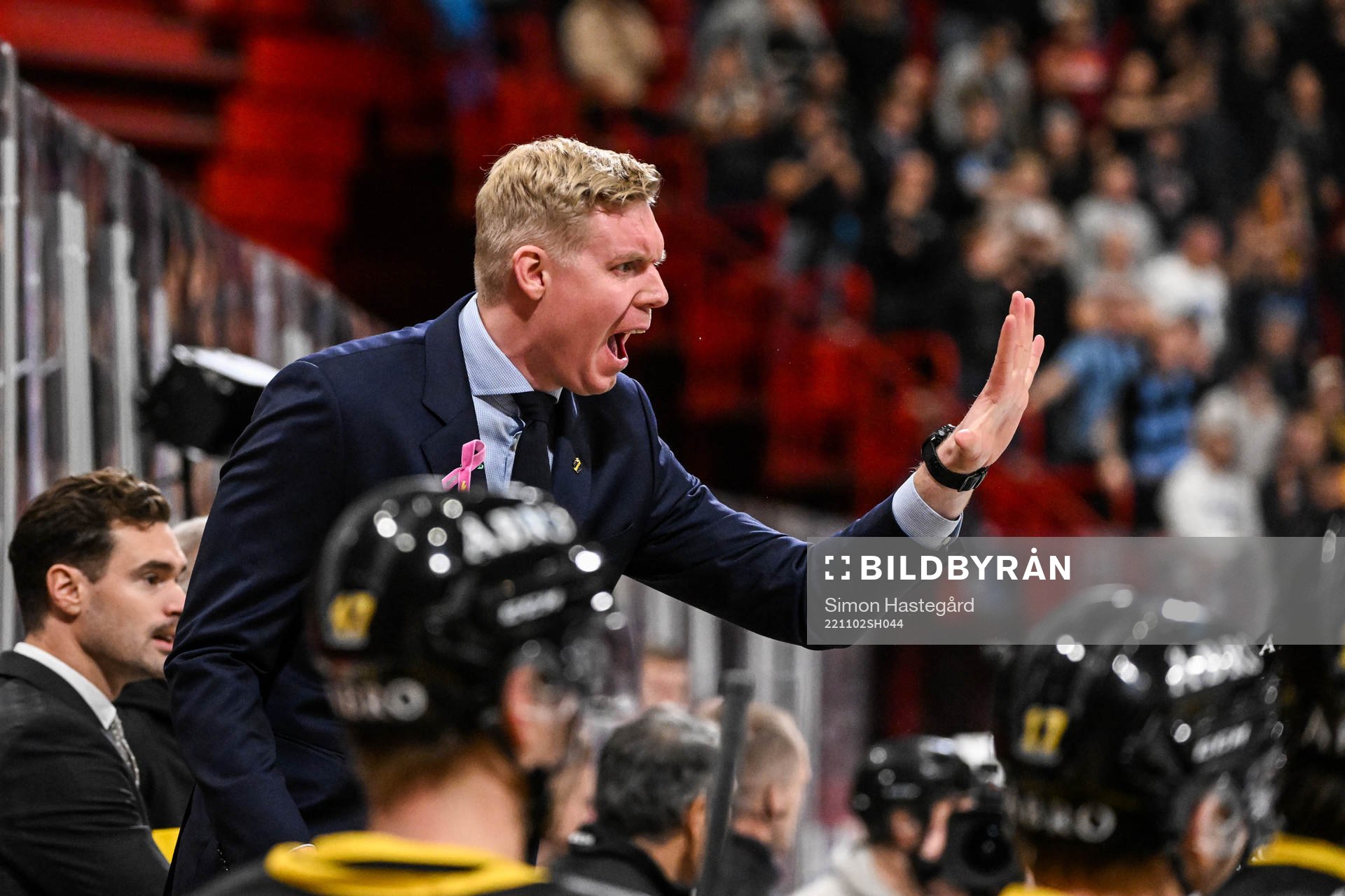 AIKs tränare Anton Blomqvist reagerar
