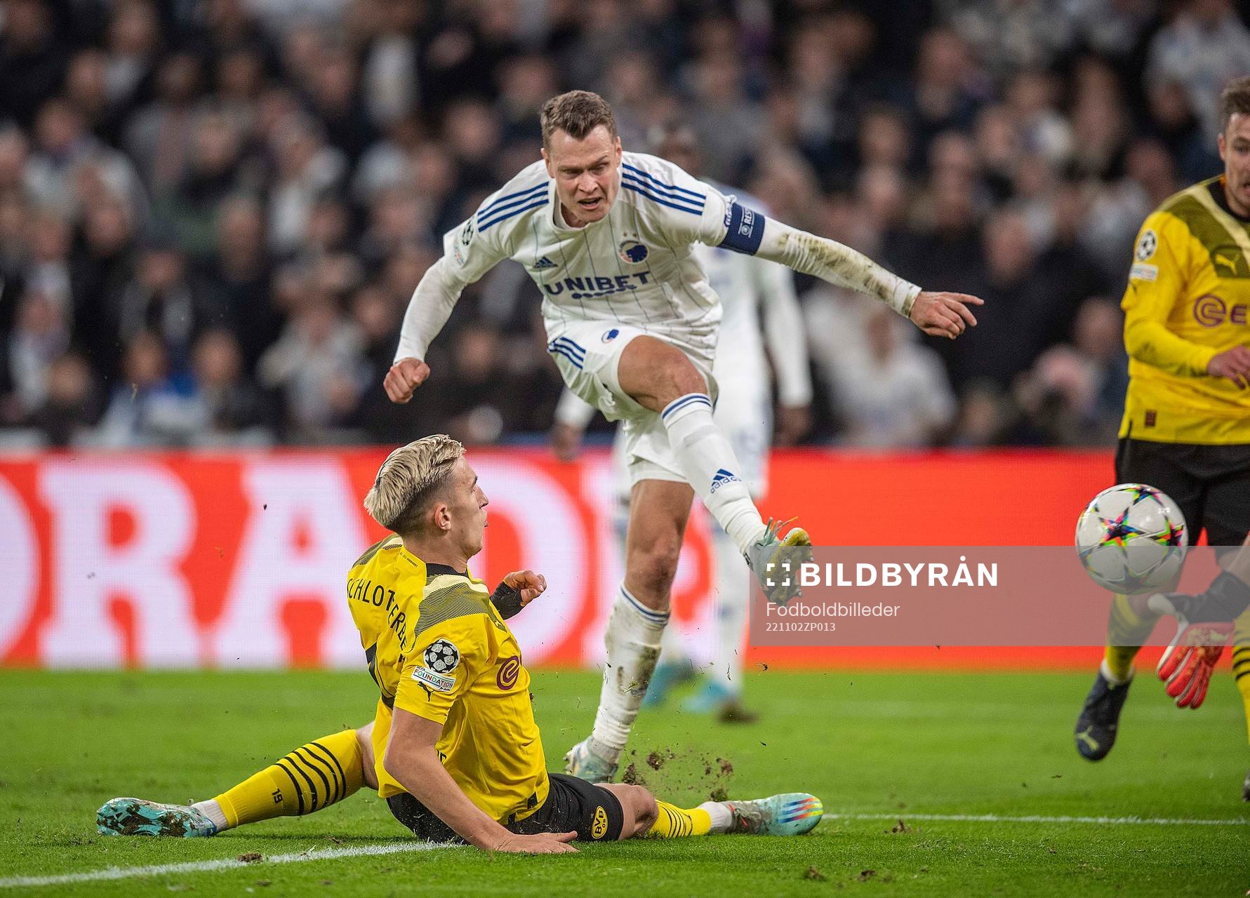  [DK=20221102: Nico Schlotterbeck, Borussia Dortmund Viktor Claesson, FC København]