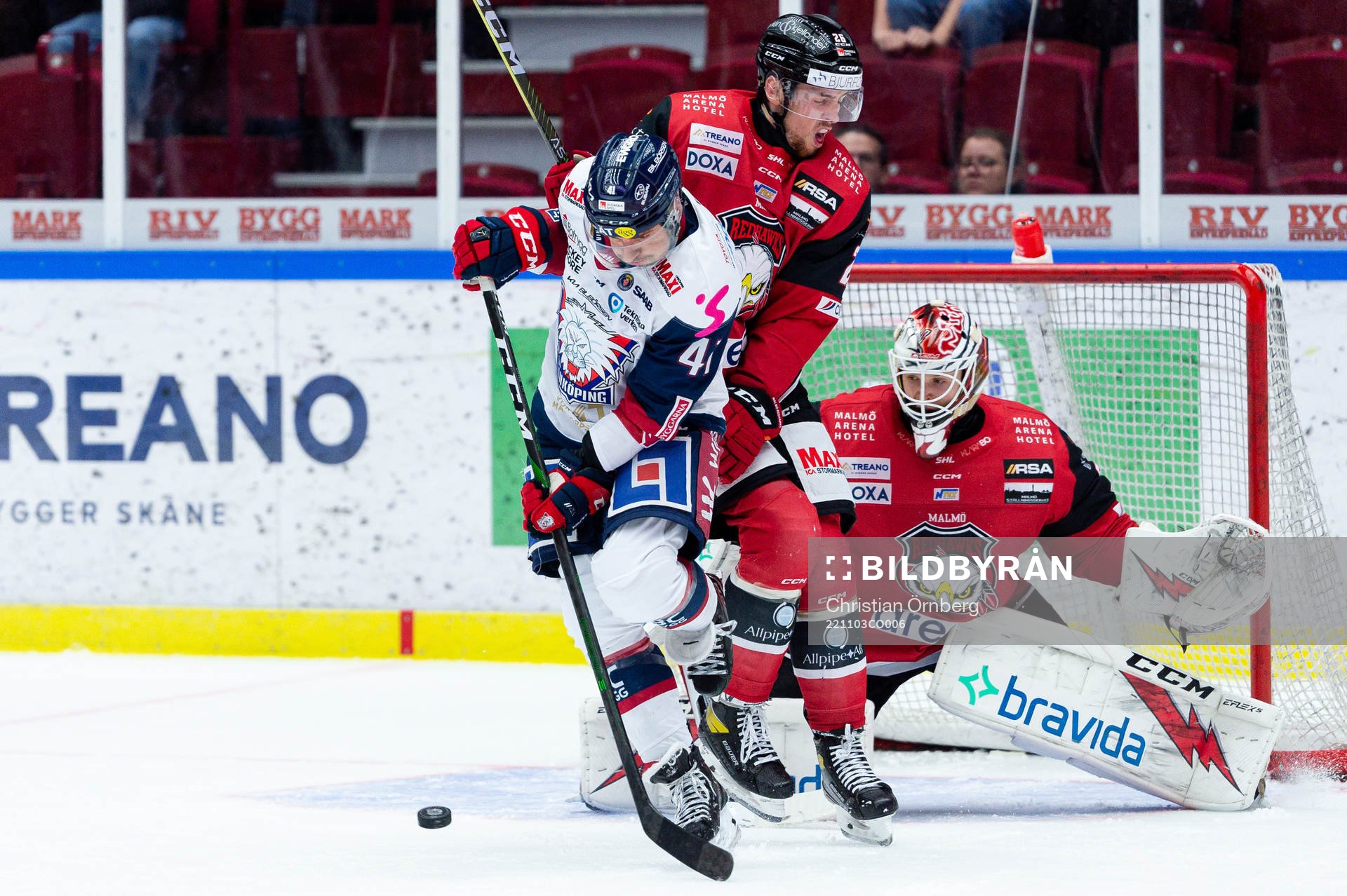 Linköpings Broc Little och Malmö Redhawks Thomas