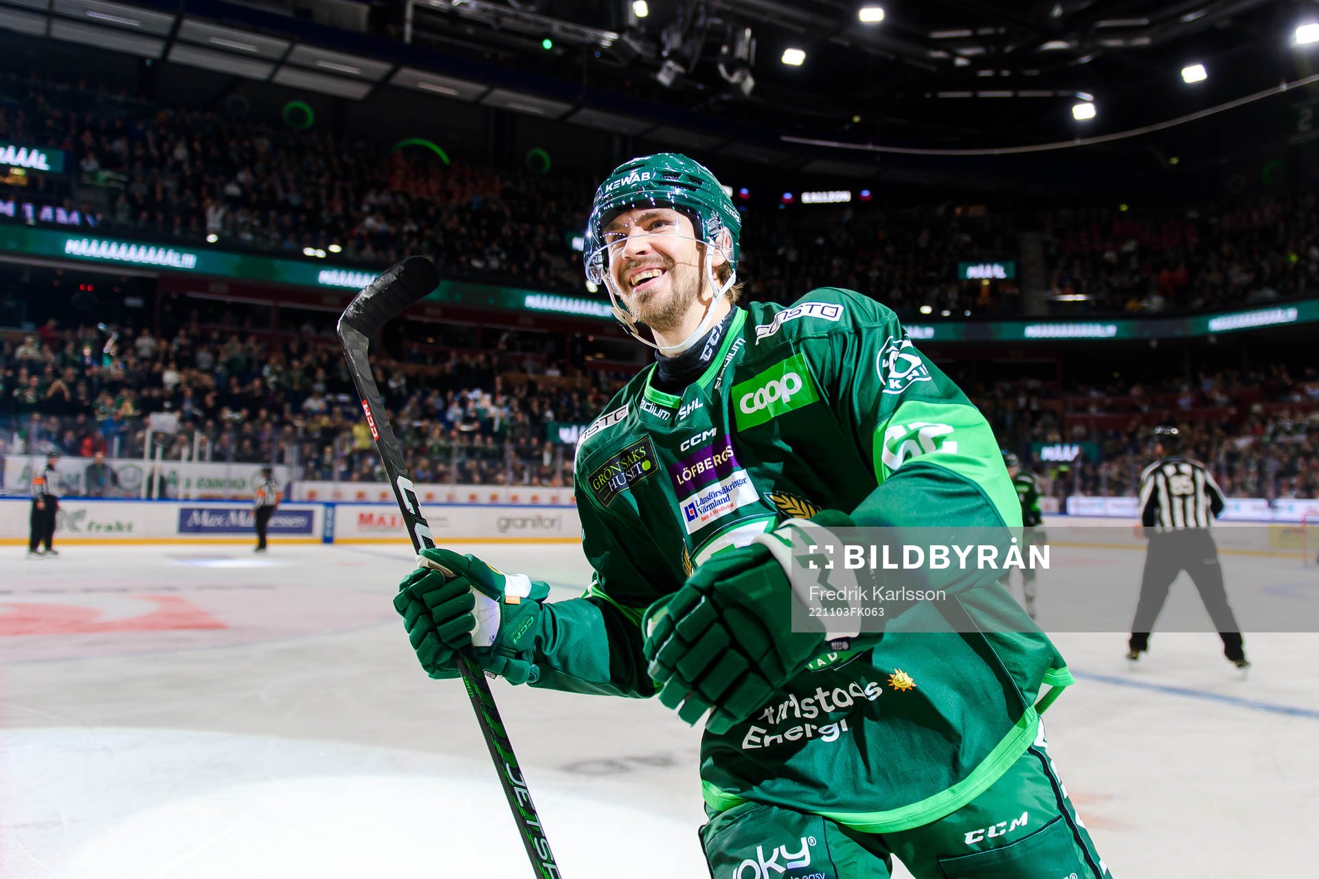 Färjestads August Tornberg jublar