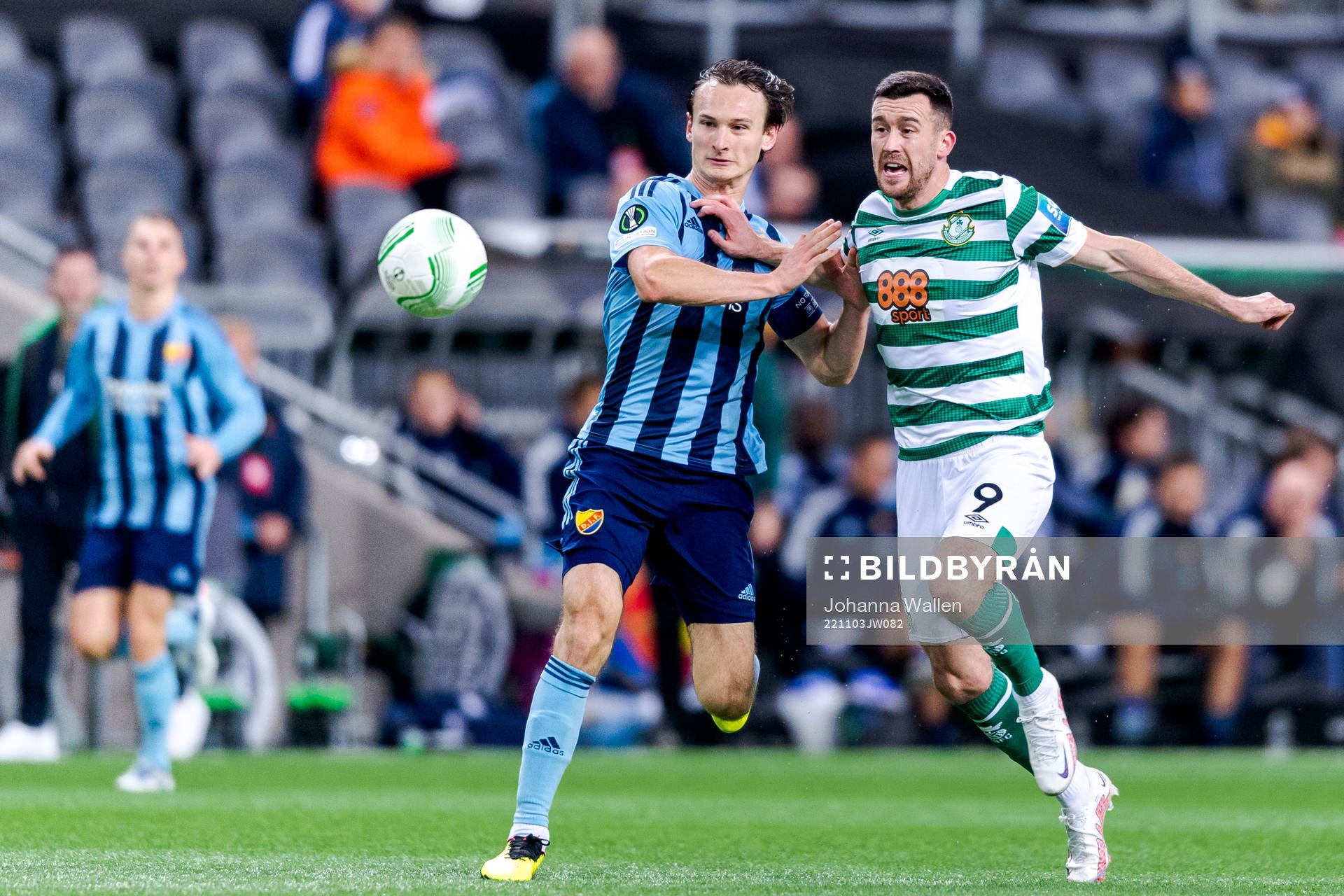 Hjalmar Ekdal of Djurgården and Aaron Greene of Shamrock