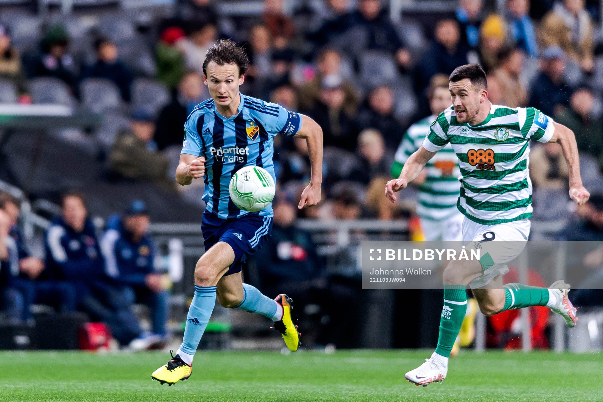 Hjalmar Ekdal of Djurgården and Aaron Greene of Shamrock