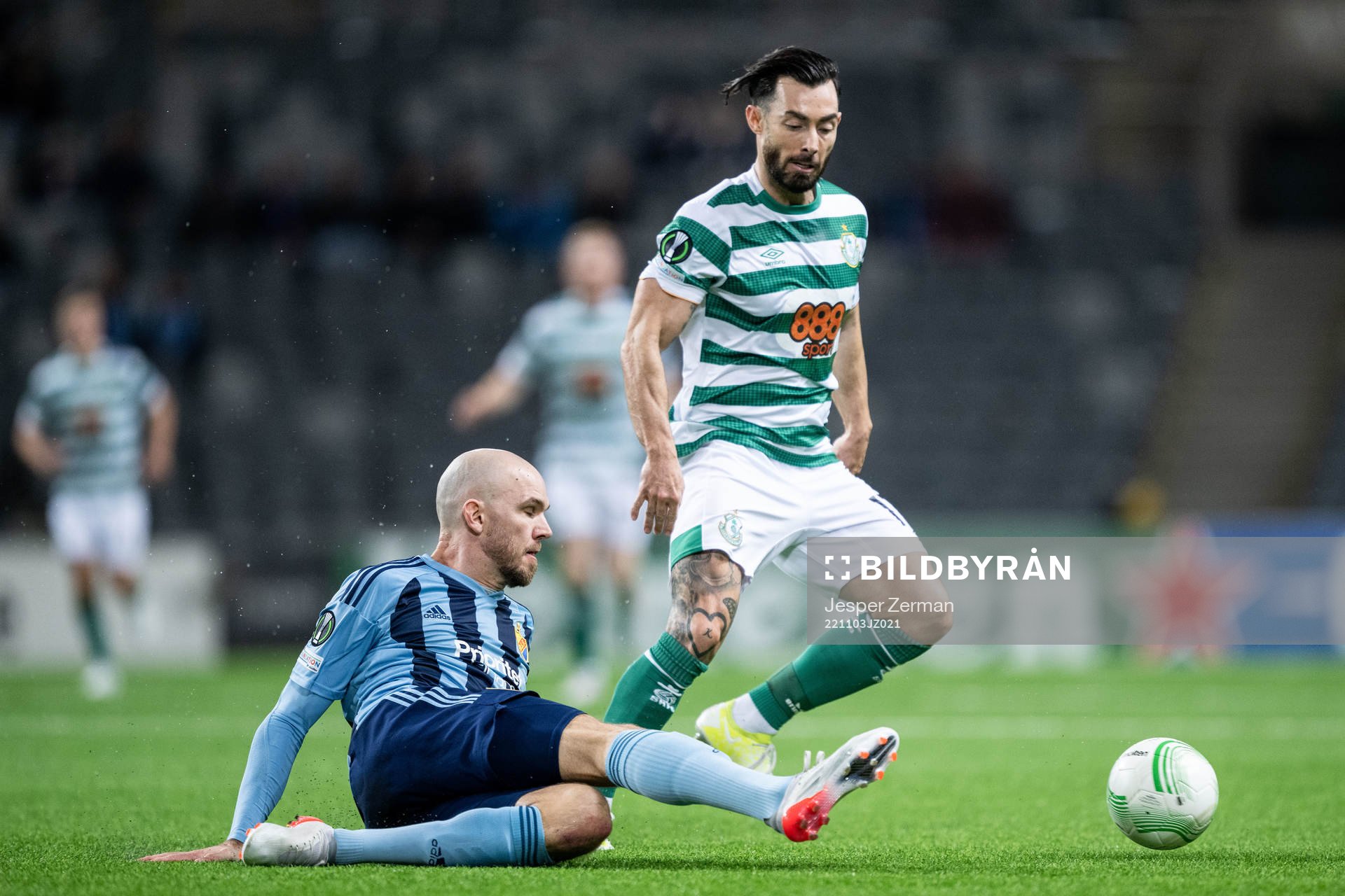 Marcus Danielson of Djurgården and Richie Towell of
