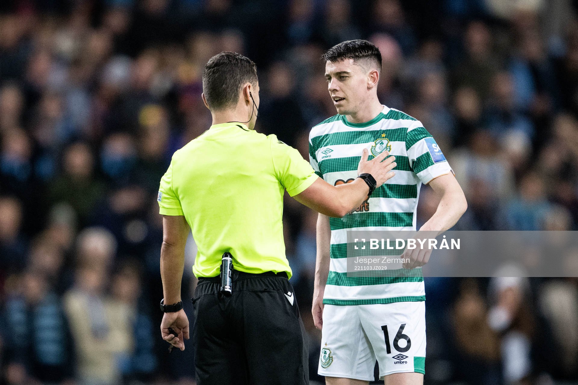 Gary O Neill of Shamrock Rovers in discussion with Referee