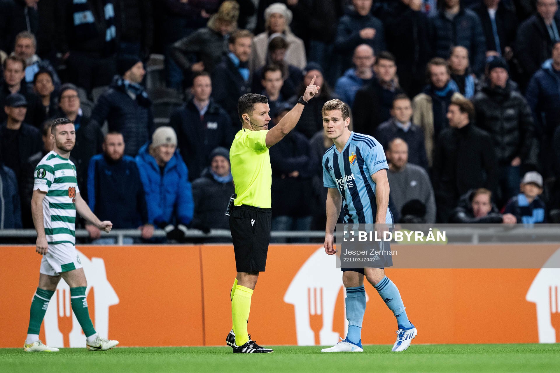 Hampus Finndell of Djurgården in discussion with Referee
