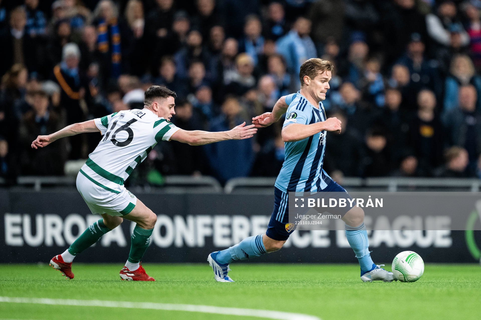 Gary O Neill of Shamrock Rovers and Hampus Finndell of