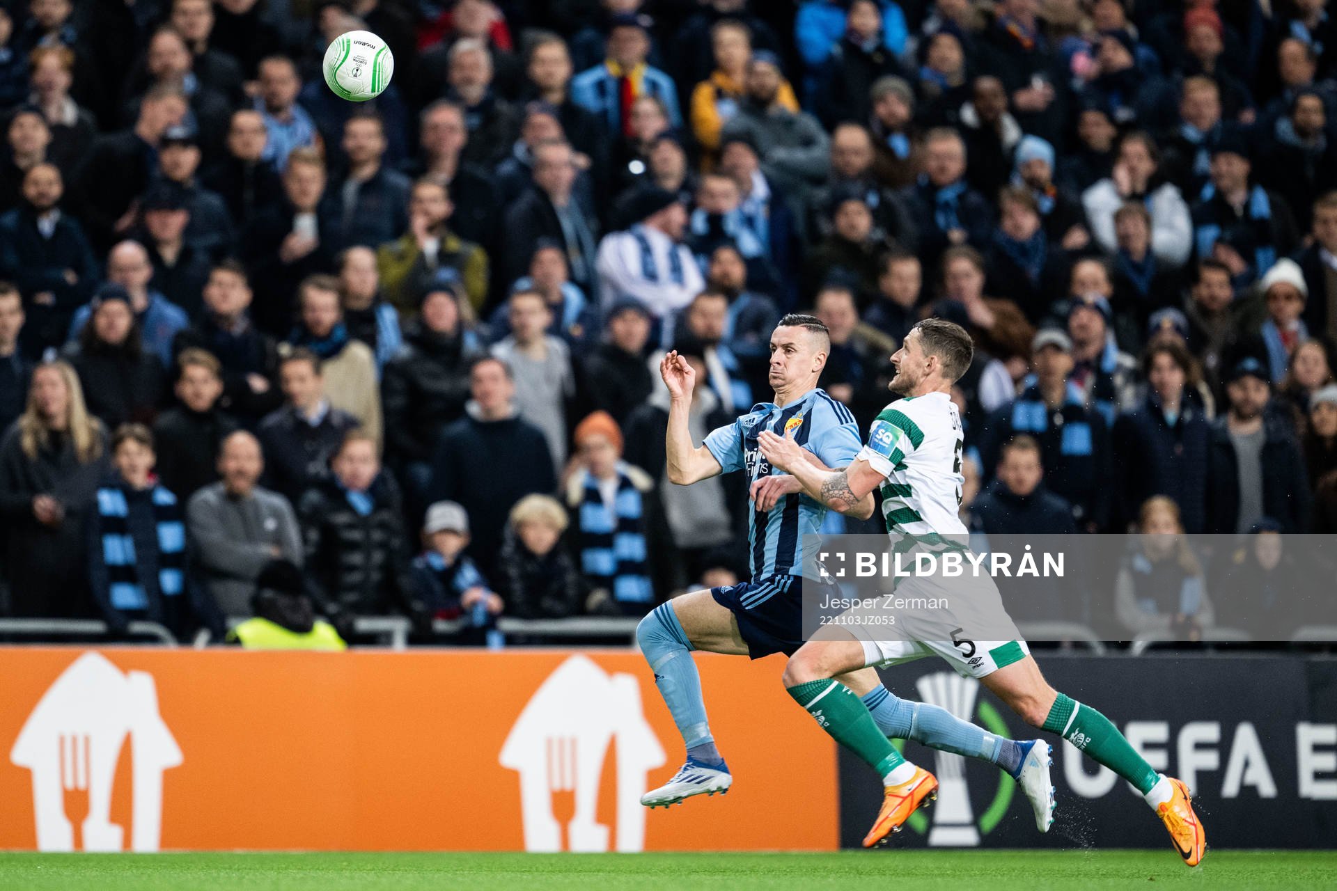 Haris Radetinac of Djurgården and Lee Grace of Shamrock