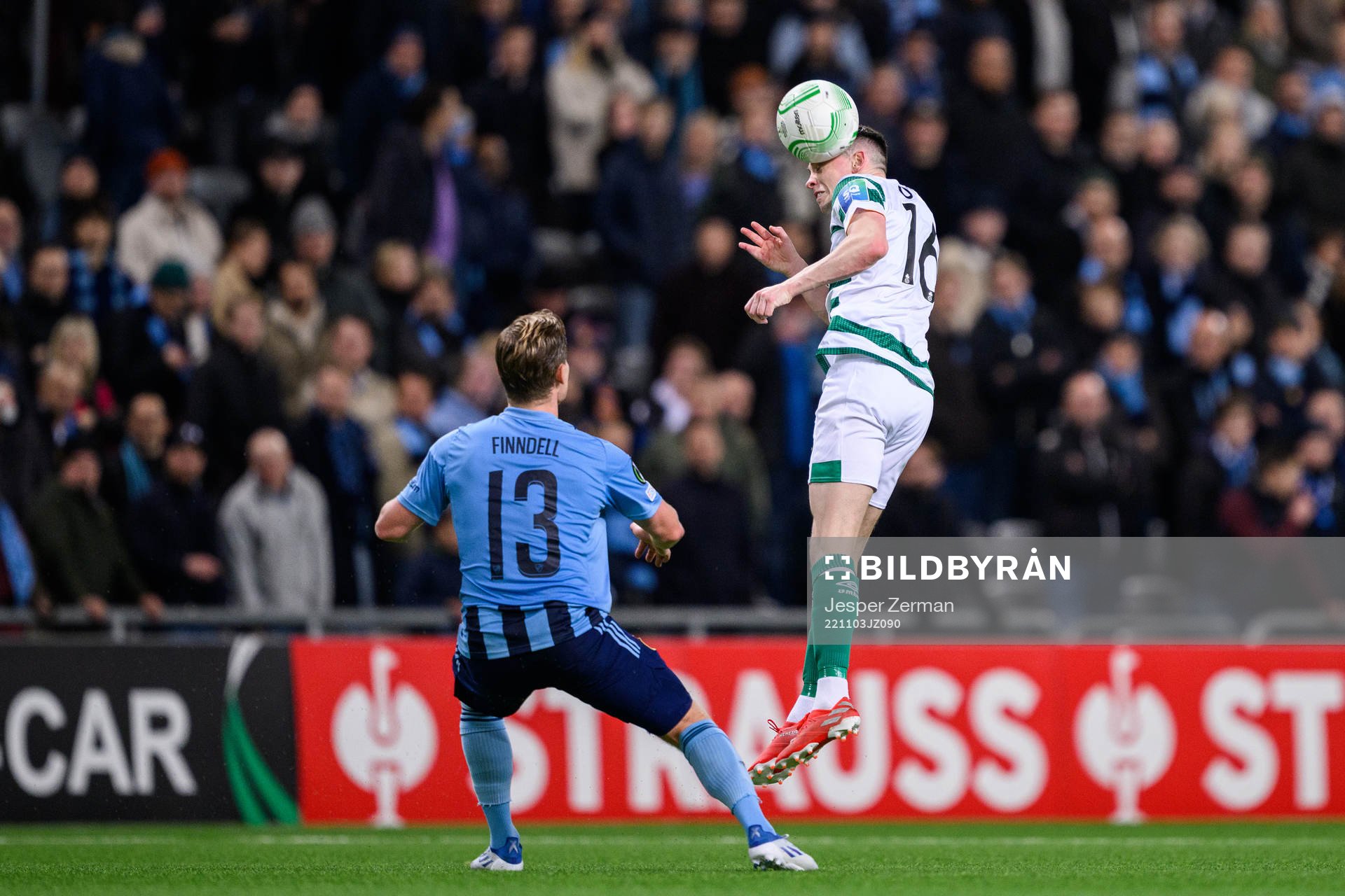 Hampus Finndell of Djurgården and Gary O Neill of Shamrock