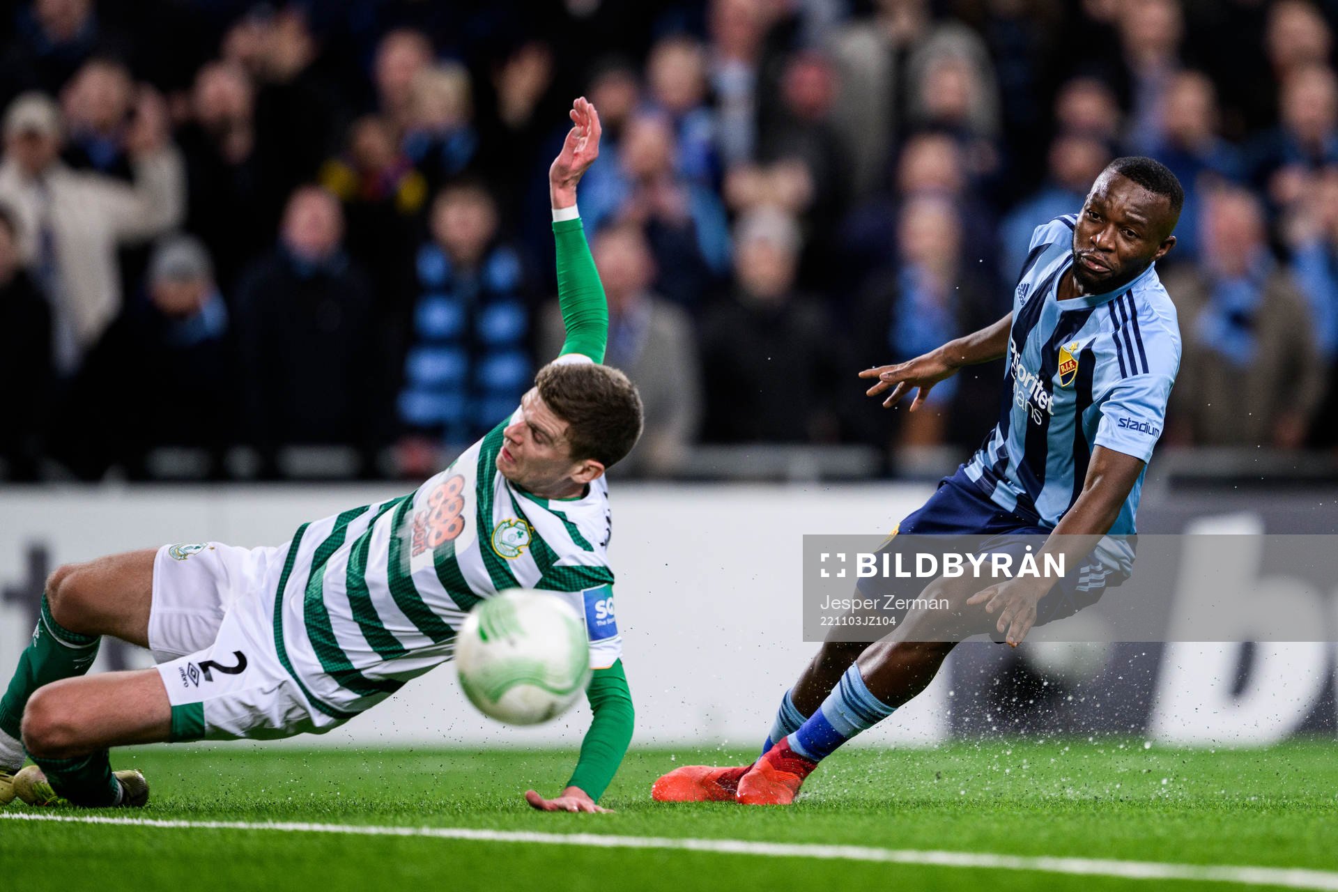 Sean Gannon of Shamrock Rovers and Emmanuel Justine Rabby