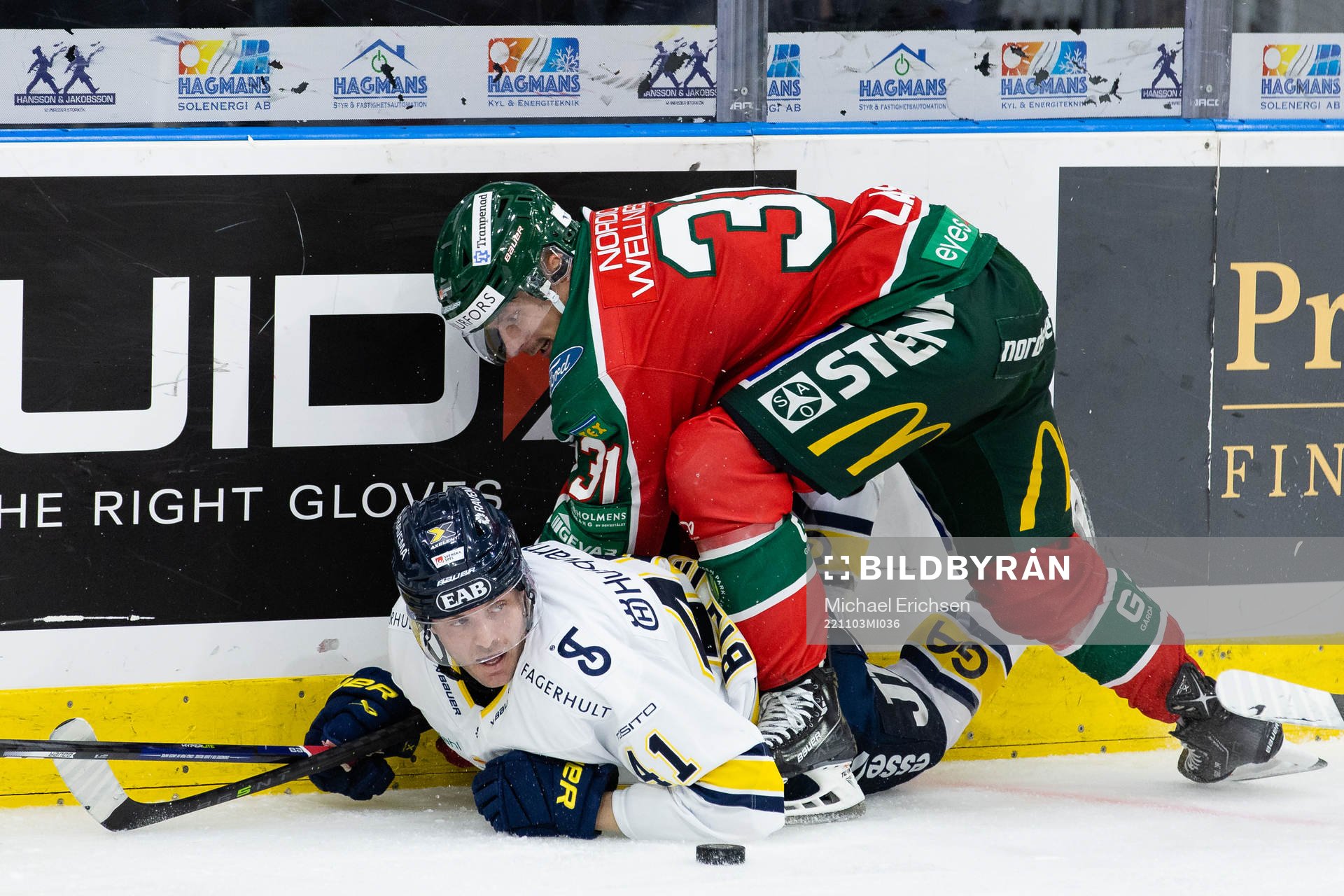 HV71s Chad Billins och Frölundas Nicklas Lasu